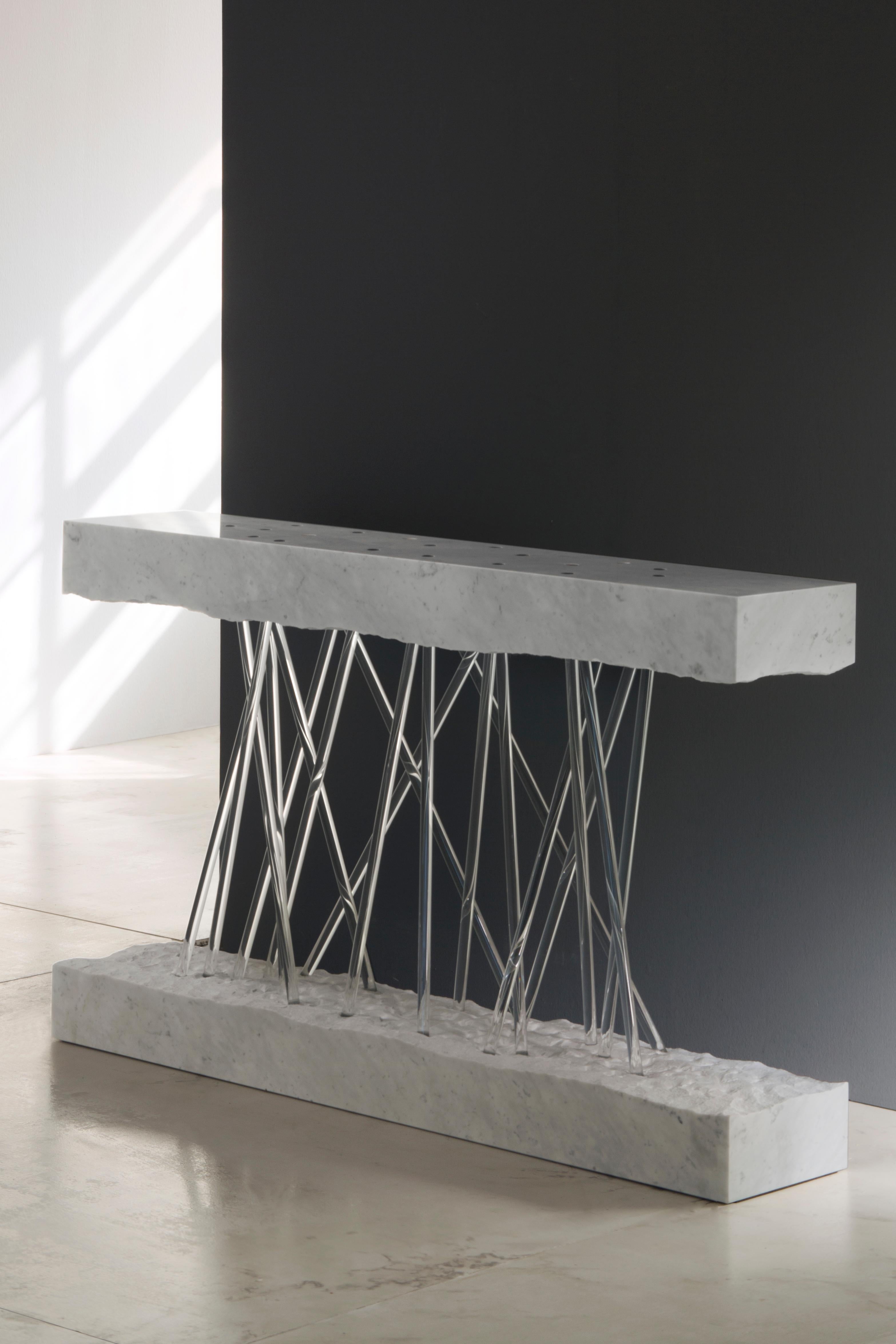 Rectangular console composed of one white Carrara marble block separated into two parts, the top is supported only by criss-crossing Borosilicate glass rods below which are set into the bottom part.
Model “Audentes fortuna iuvat” (Fortune favors