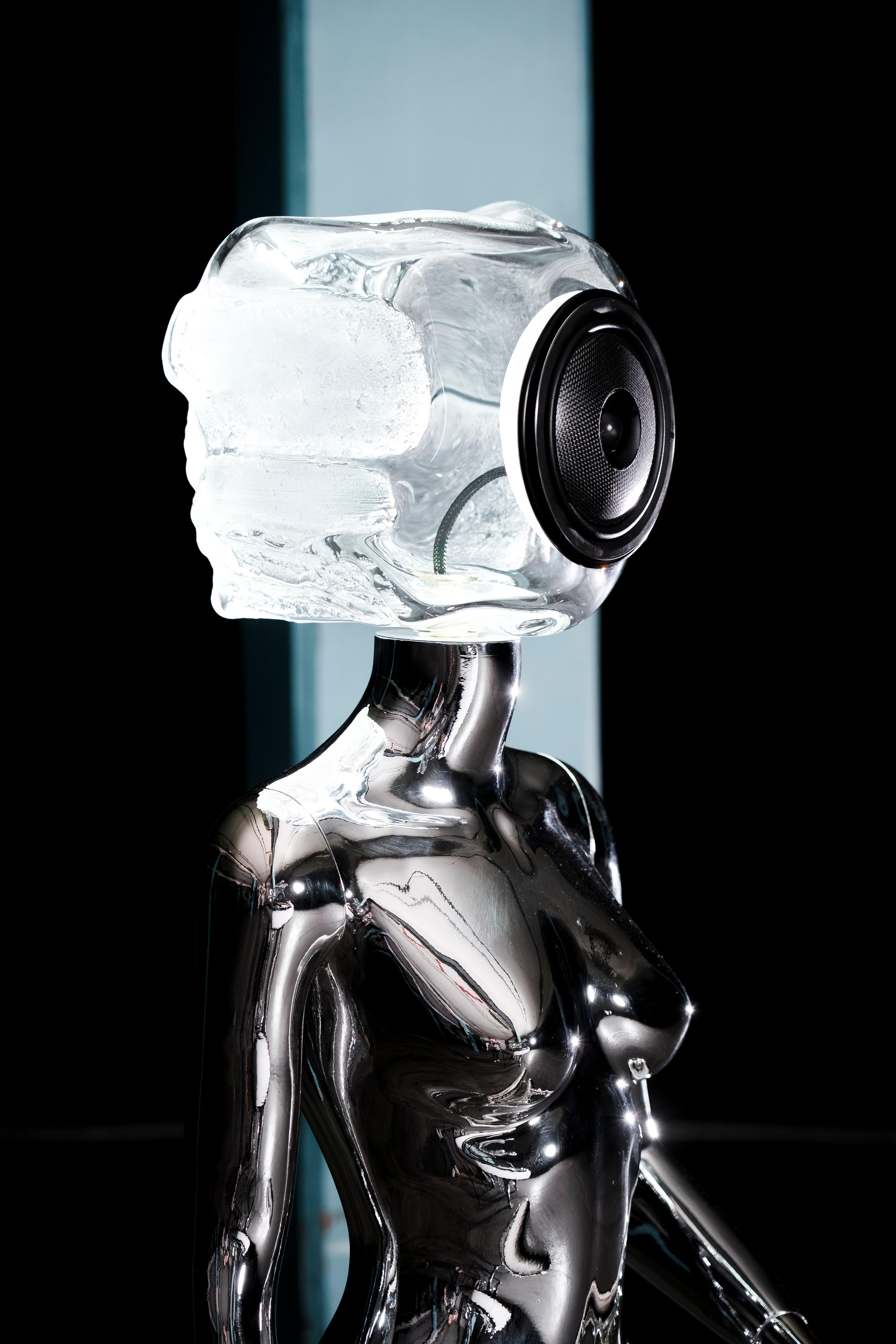 Audiomus Female -Design Glass Ball speaker with built-In subwoofer and amplifier In New Condition For Sale In Copenhagen, DK