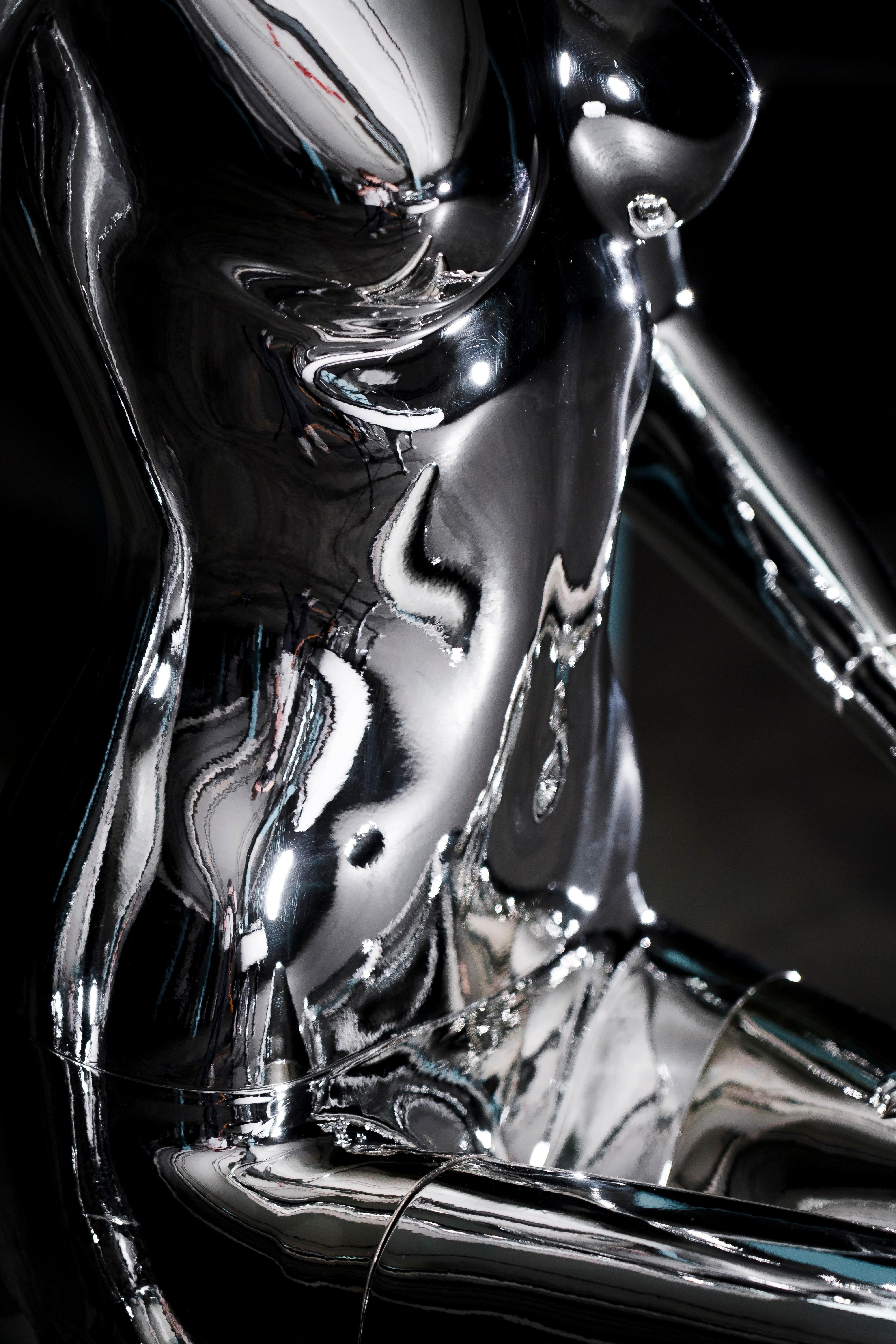 Contemporary Audiomus Female -Design Glass Ball speaker with built-In subwoofer and amplifier For Sale