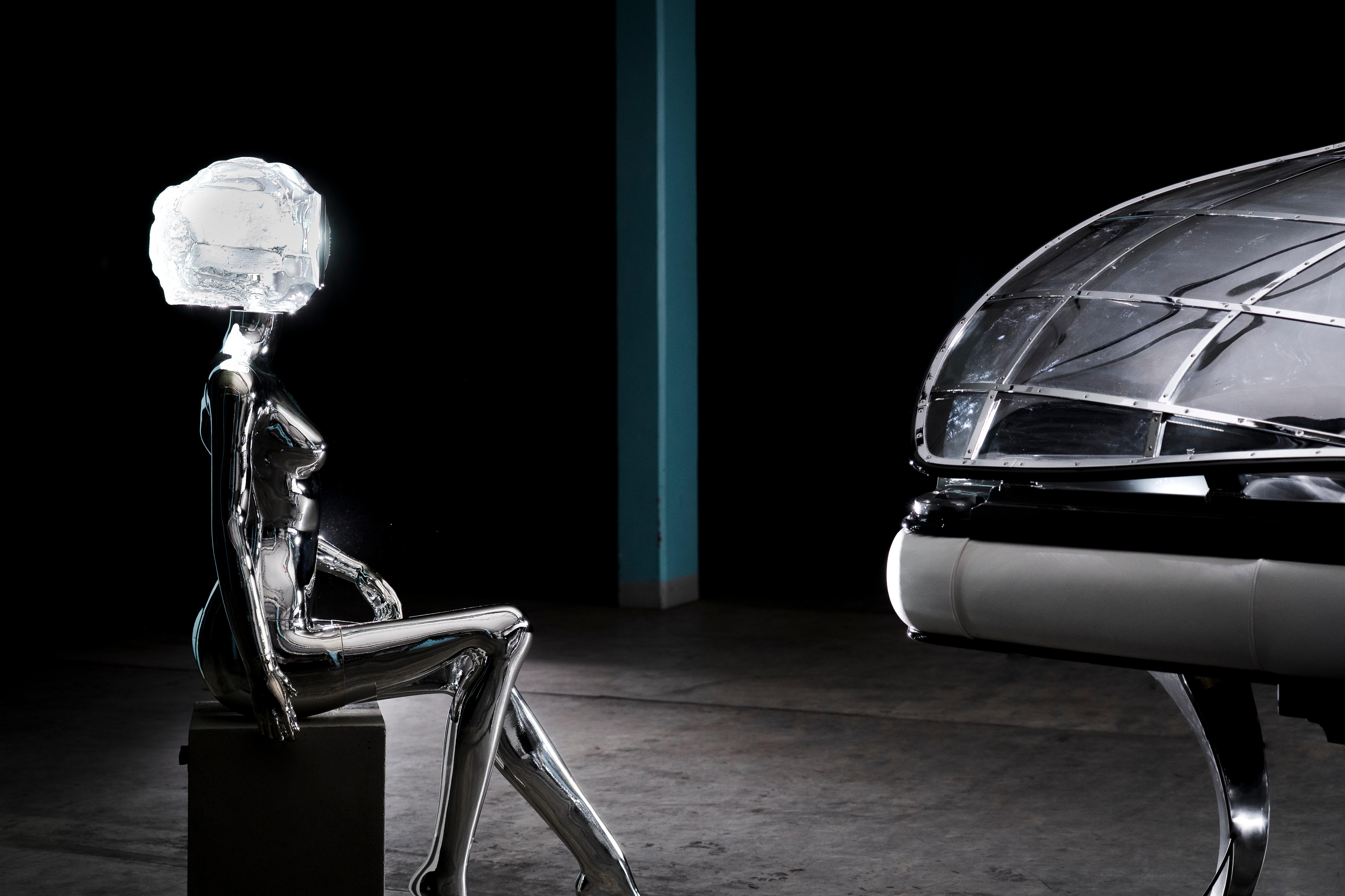 Blown Glass Audiomus Female -Design Glass Ball speaker with built-In subwoofer and amplifier For Sale