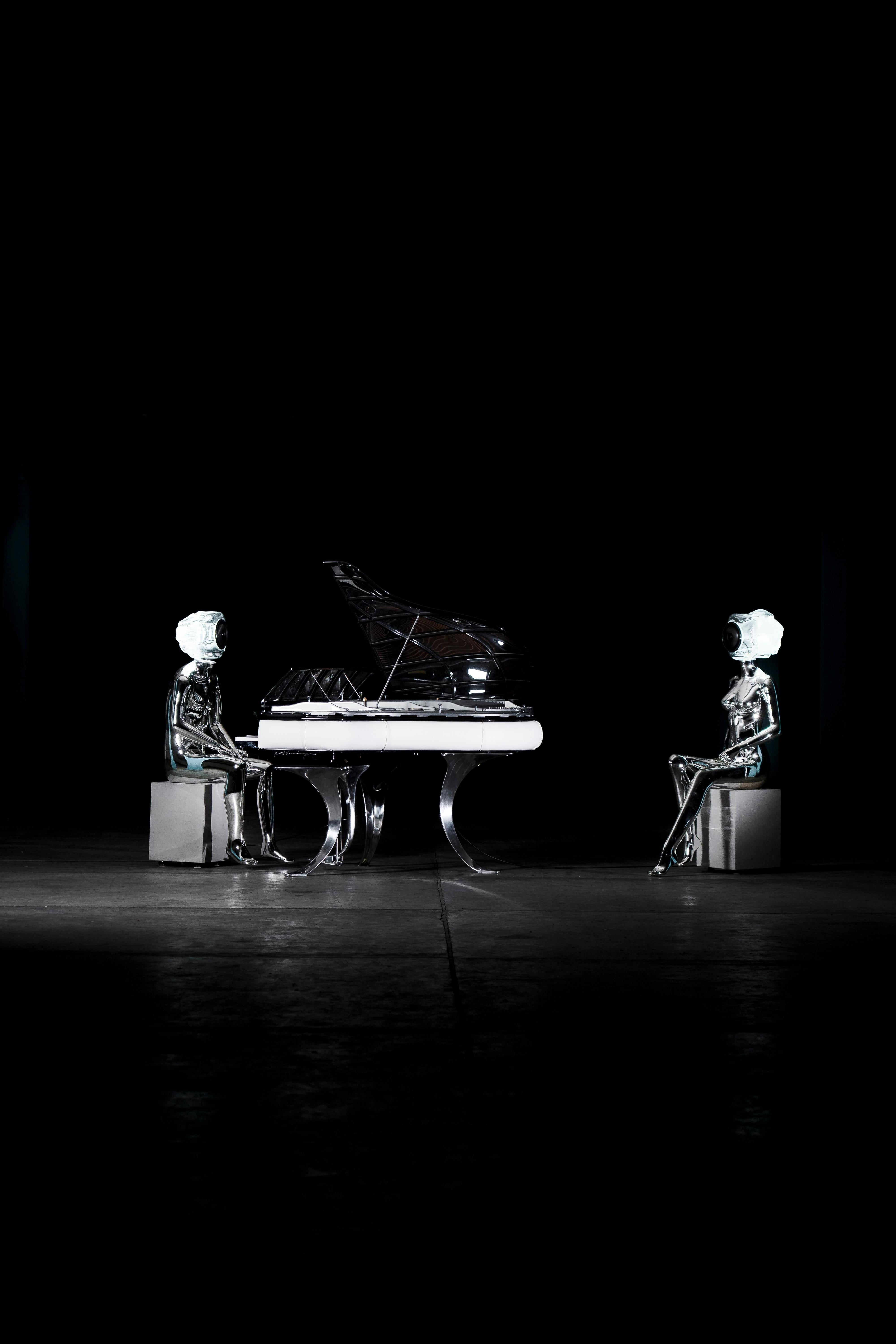 Audiomus Female -Design Glass Ball speaker with built-In subwoofer and amplifier For Sale 1