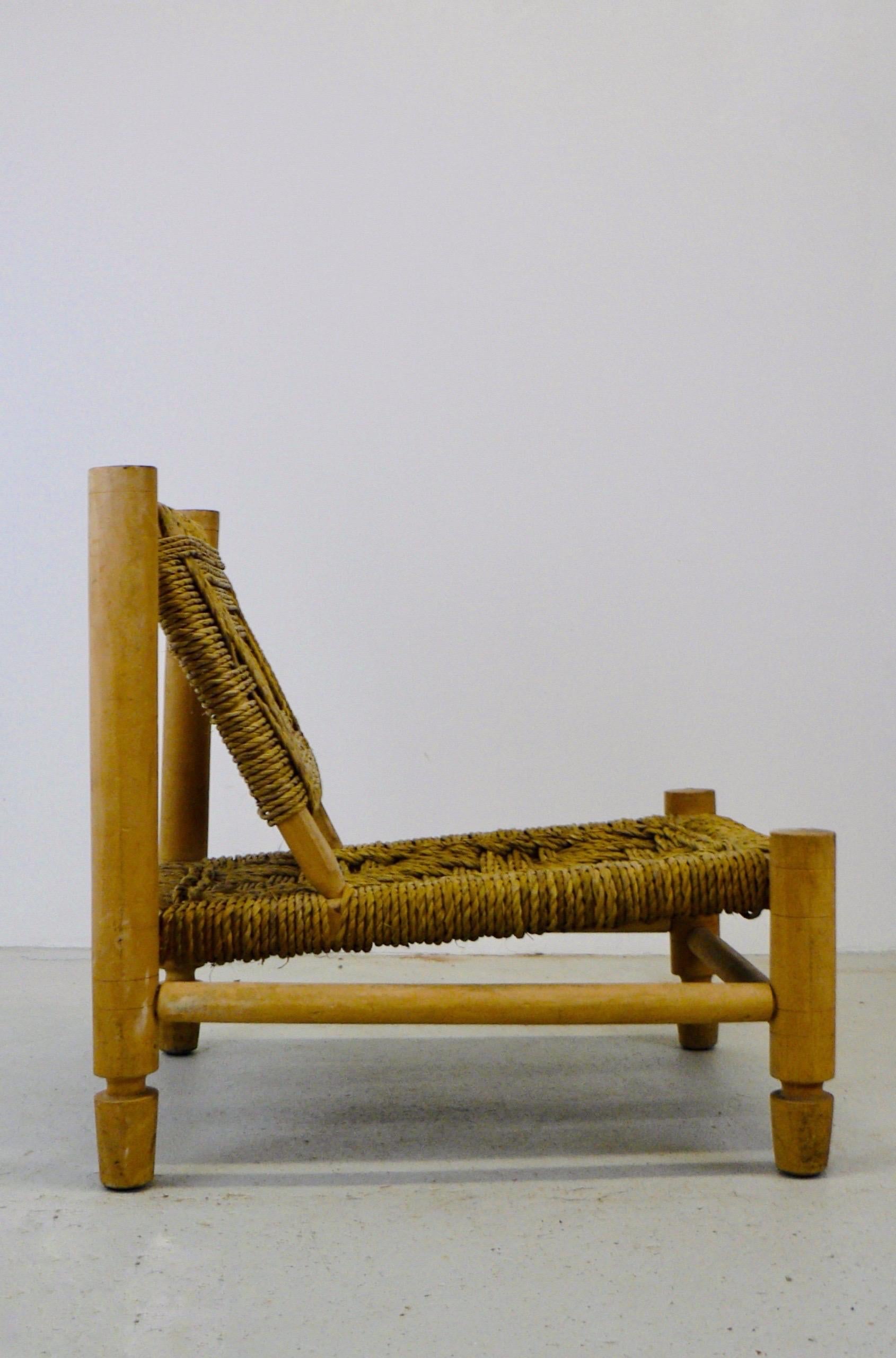 Adrien Audoux and Frida Minet lounge chair, made in France, circa 1950.
Beech frame, seat and back in abaca rope with signature woven design.

The frame and sisal are in excellent condition, without any damage. The frame is - very importantly - NOT