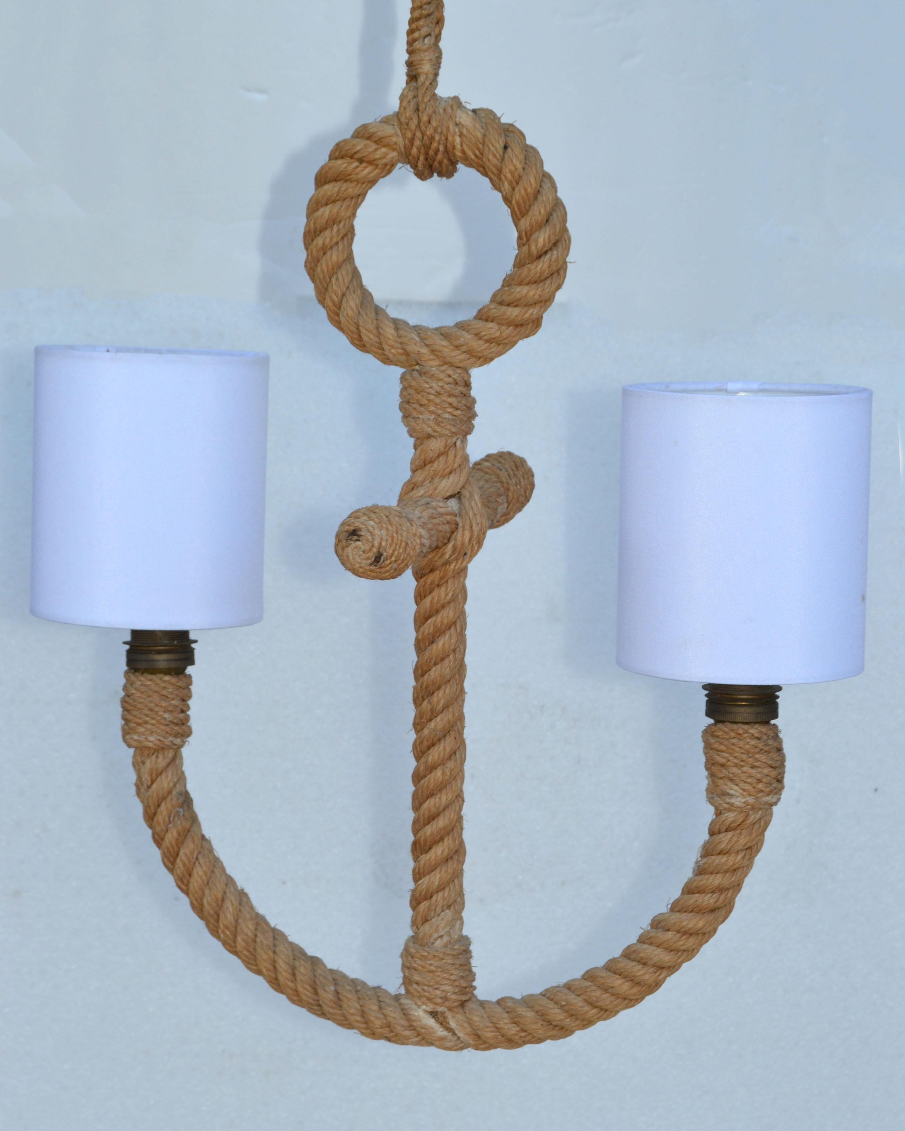 Francese Audoux Minet Lampadario a 2 luci in corda francese intrecciata a mano Design ad ancora nautico in vendita