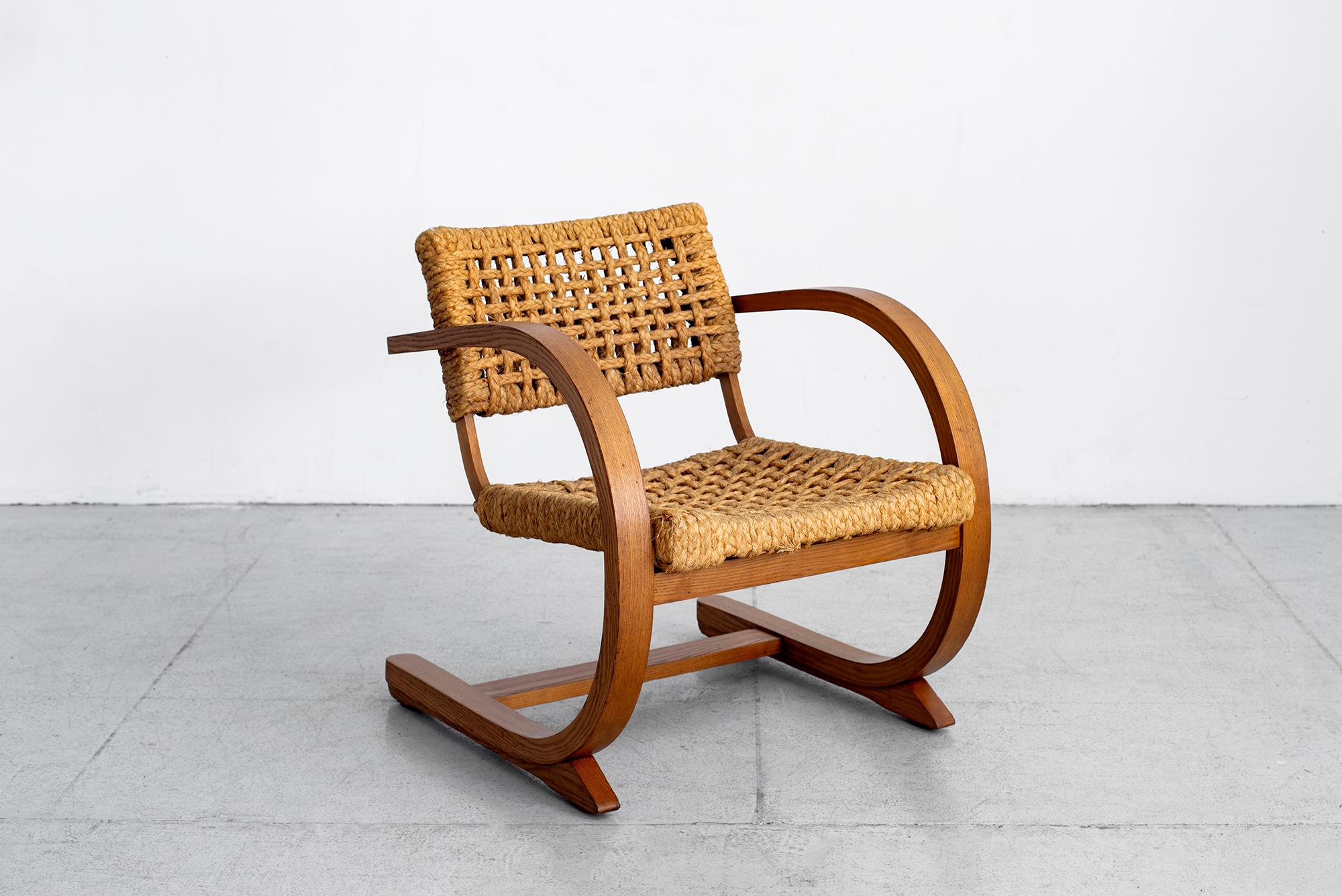 1940s single chair by Paris designer - Adrien Audoux & Frida Minet.
Classic modern French design with rope seats and backs
French oakwood arms with fantastic patina.
   
