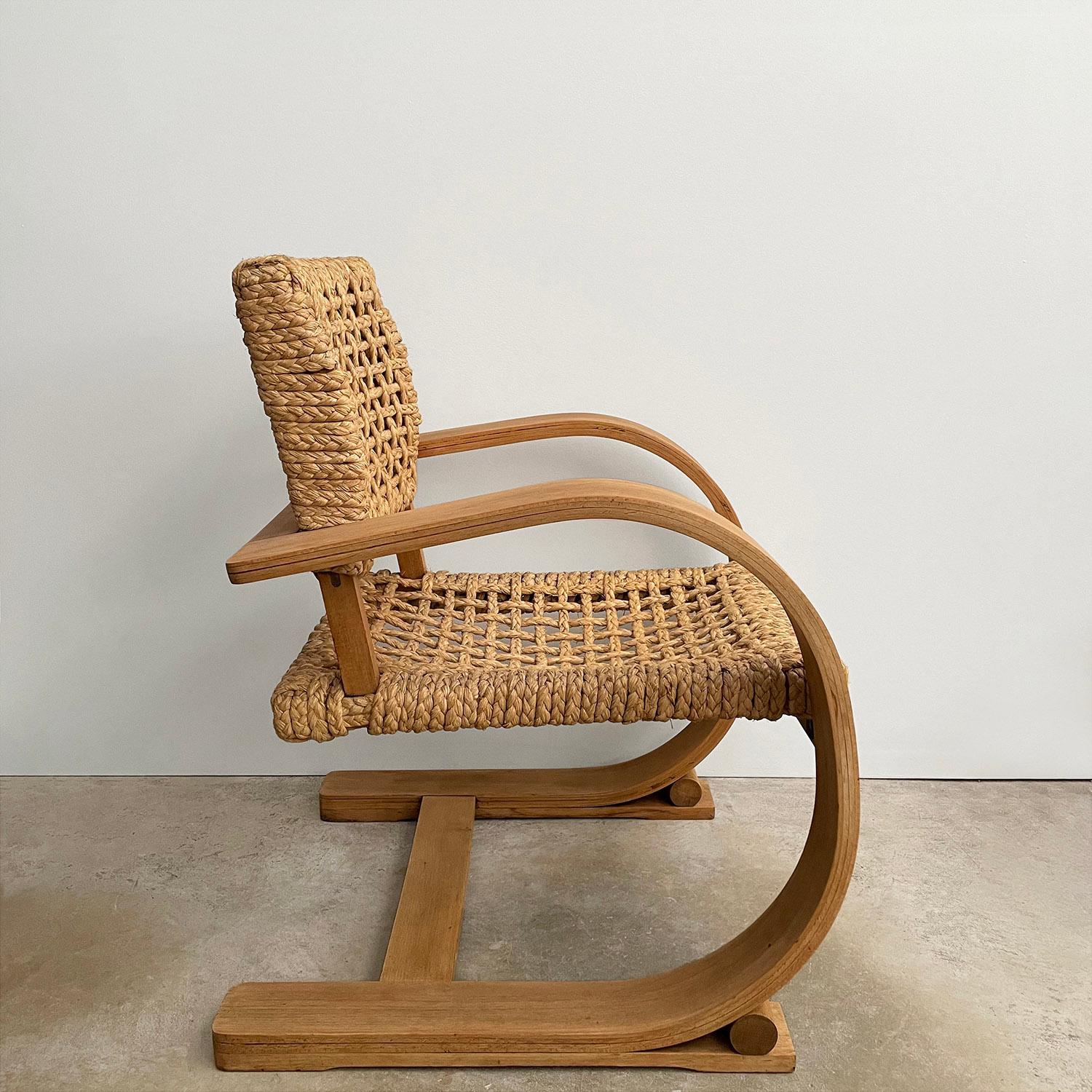 Audoux Minet fauteuils de salon en porte-à-faux en bois cintré en vente 2