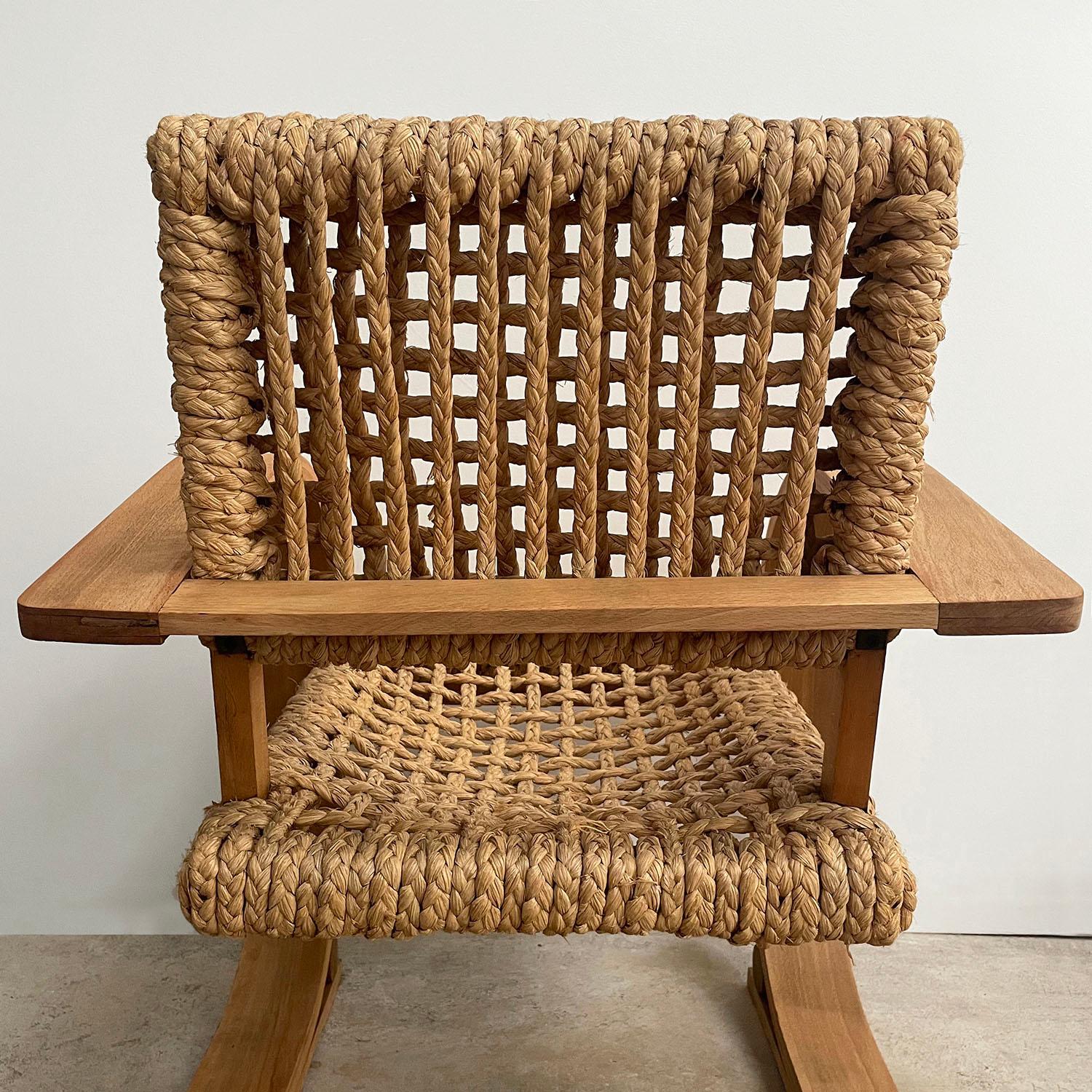20ième siècle Audoux Minet fauteuils de salon en porte-à-faux en bois cintré en vente
