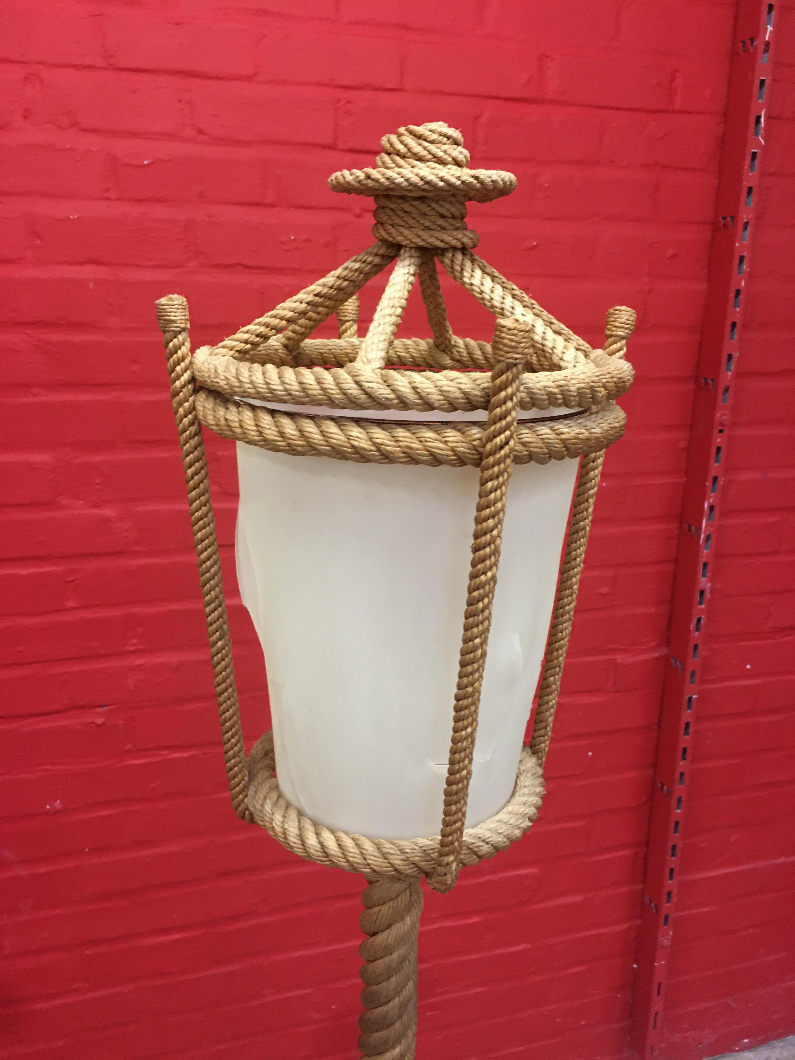 Audoux Minet Four-Legged Rope Floor Lamp, France, 1960s In Good Condition In Saint-Ouen, FR