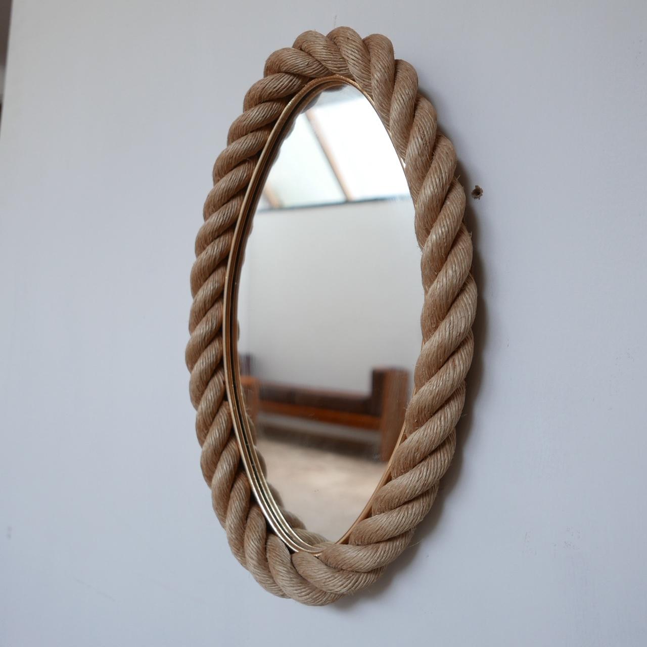 A mid-century French rope mirror attributed to Audoux-Minet. 

France, c1960s. 

Oval shape. Small to medium size. 

Good condition. 

Dimensions: 42 H x 26 W x 4 D in cm.

Delivery: POA.

