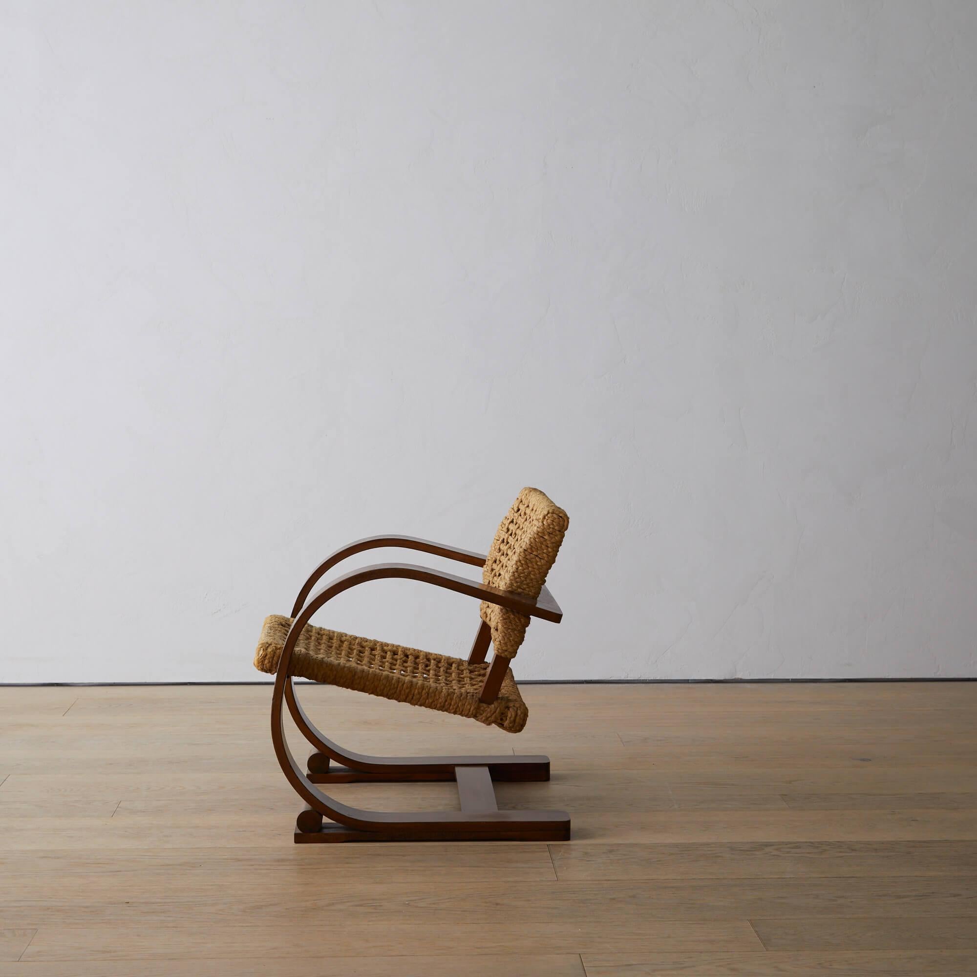 Adrien Audoux y Frida Minet, contemporáneos de los diseñadores modernistas Charlotte Perriand y Pierre Chareau, entre otros, diseñaron prolíficamente en las décadas de 1940 y 1950. Su estética era rústica y juguetona, adecuada a la región provenzal