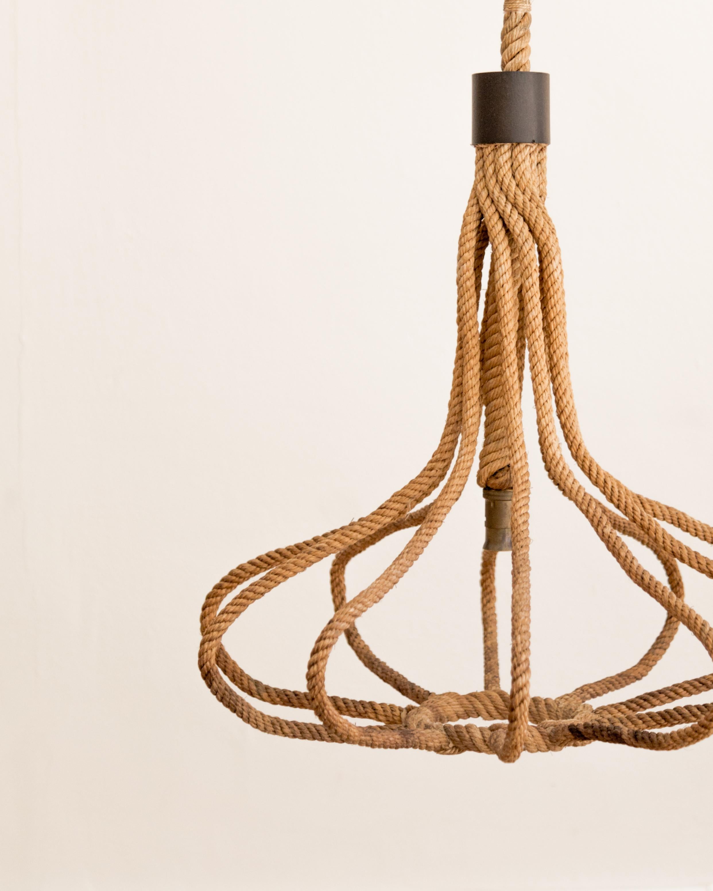 Suspension sculpturale française en corde par Audoux Minet.