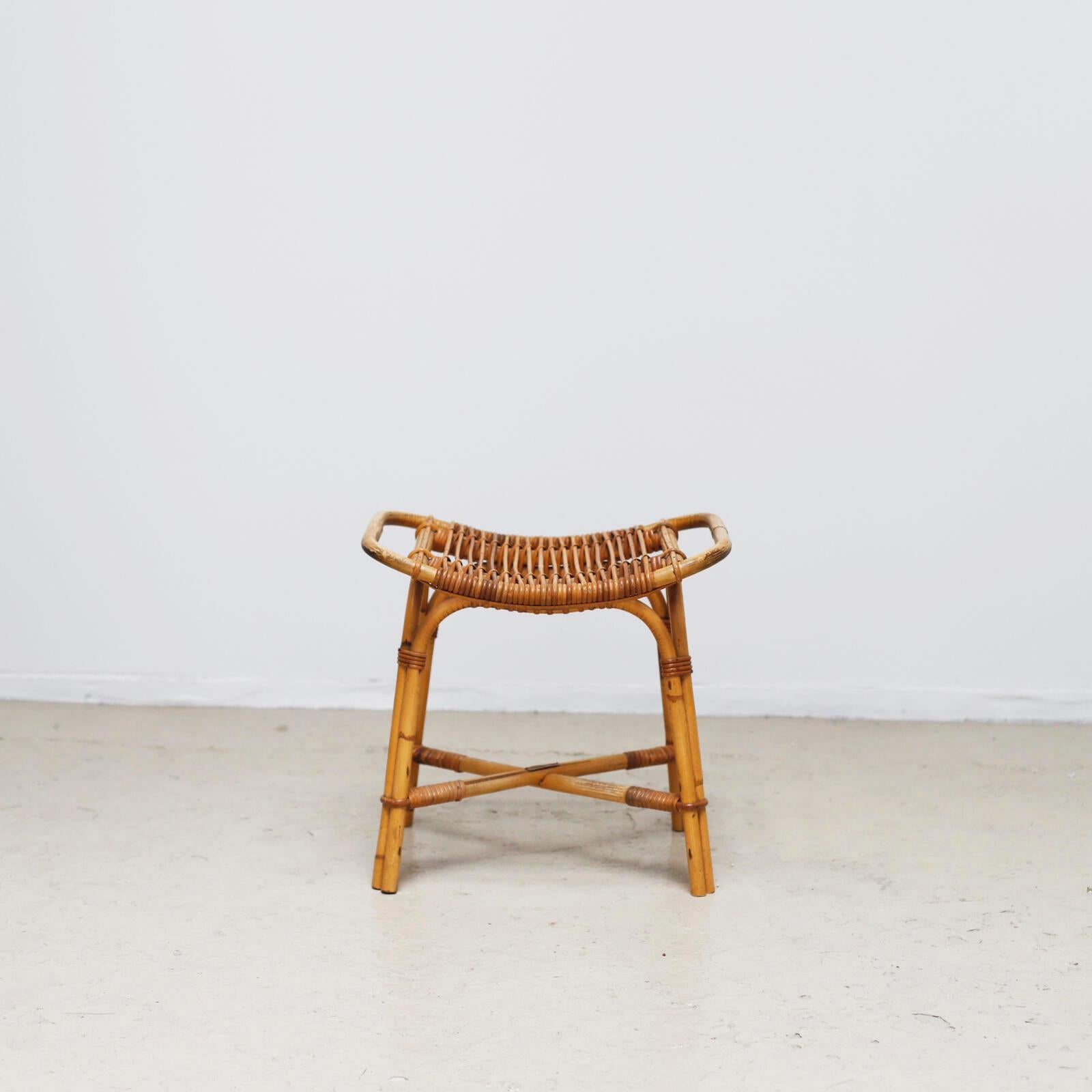 Rattan low stool designed by Adrien Audoux and Frida Minet in 1950s.
Original metal plate on the rung.
      