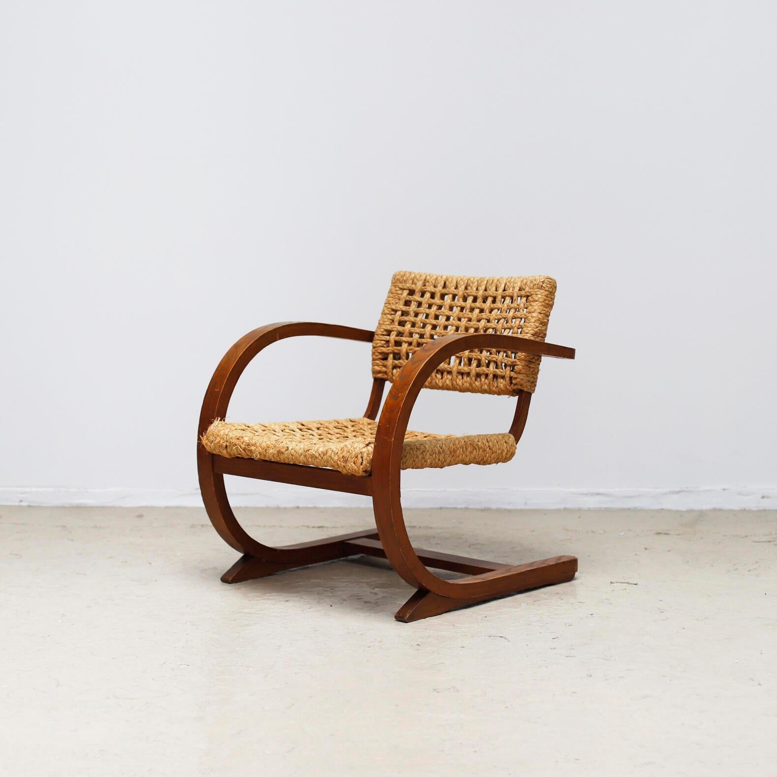 Rope armchair designed by Adrien Audoux and Frida Minet for Vibo in 1950s.
Original vintage condition and the seat and back have never been rewoven.