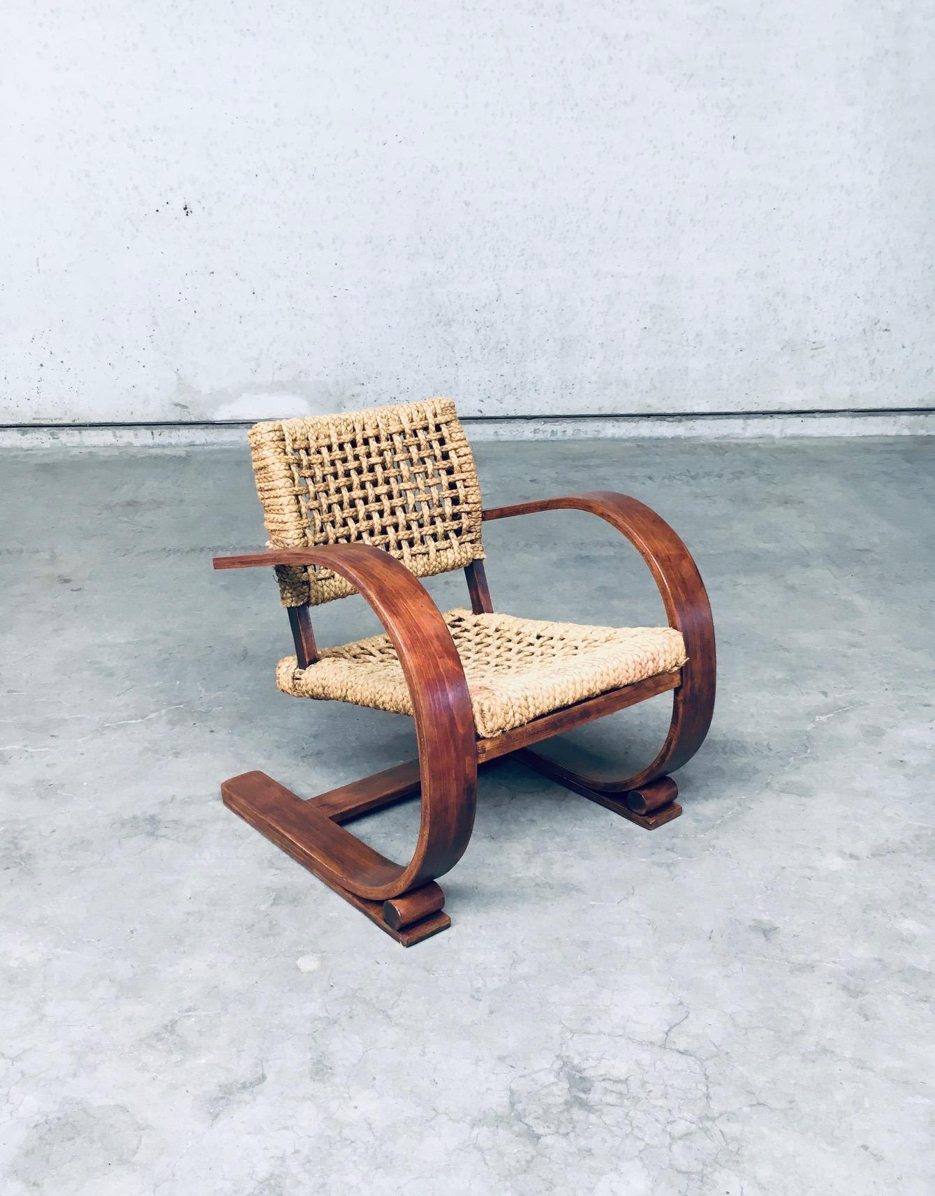 Vintage Mediterranean Design Rope Lounge Chair. Designed by Adrien Audoux & Frida Minet for Vibo Vesoul. Made in France, 1930's / 40's period. Curved bentwood darker stained wooden frame with woven rope seat and back rest. This is a classic design