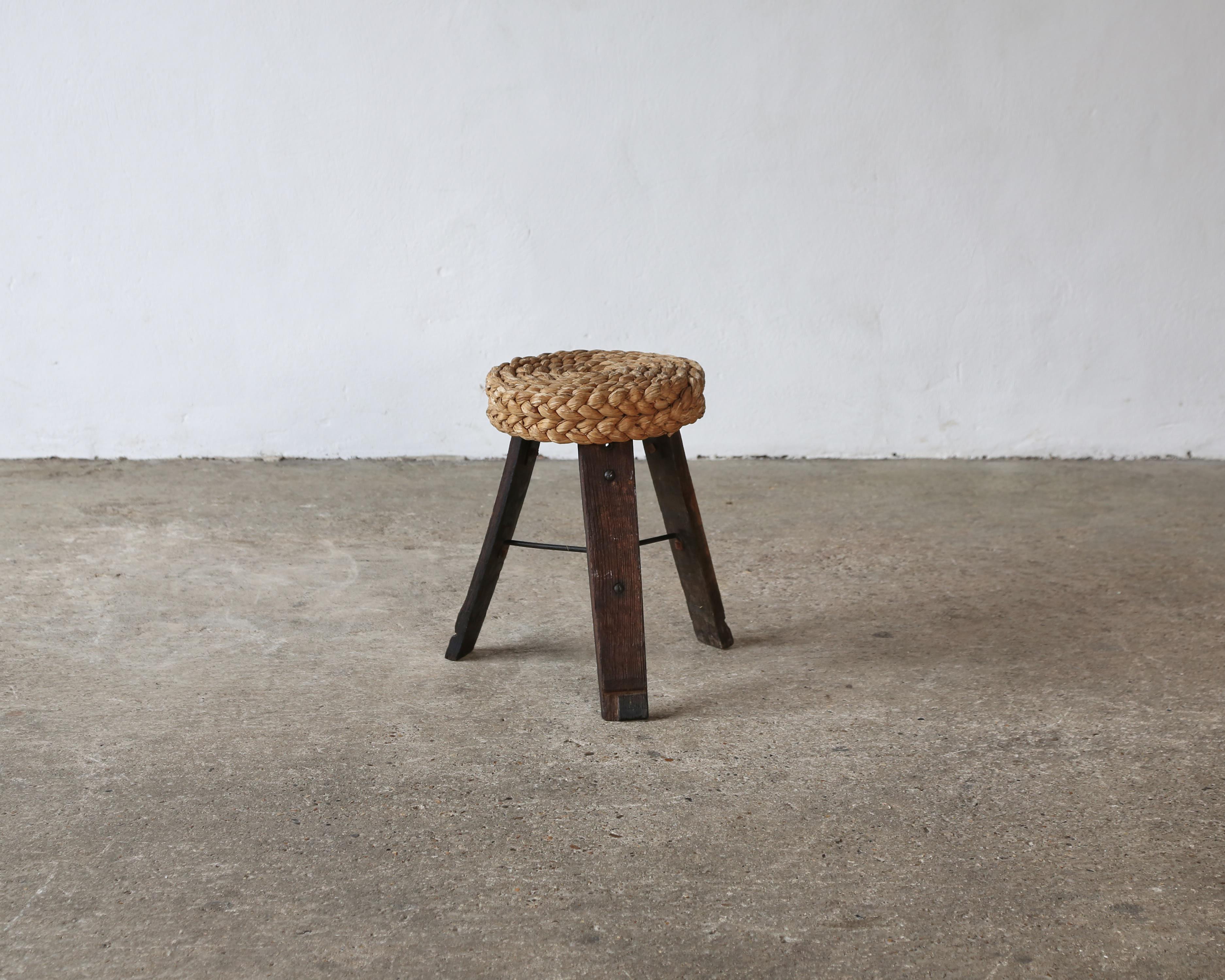 A nice rope and wood stool by Frida Minet and Adrien Audoux, 1950s, France. A good example in original condition, with some minor losses to the wood and minor wear to the surface of the rope.  Fast shipping worldwide.



