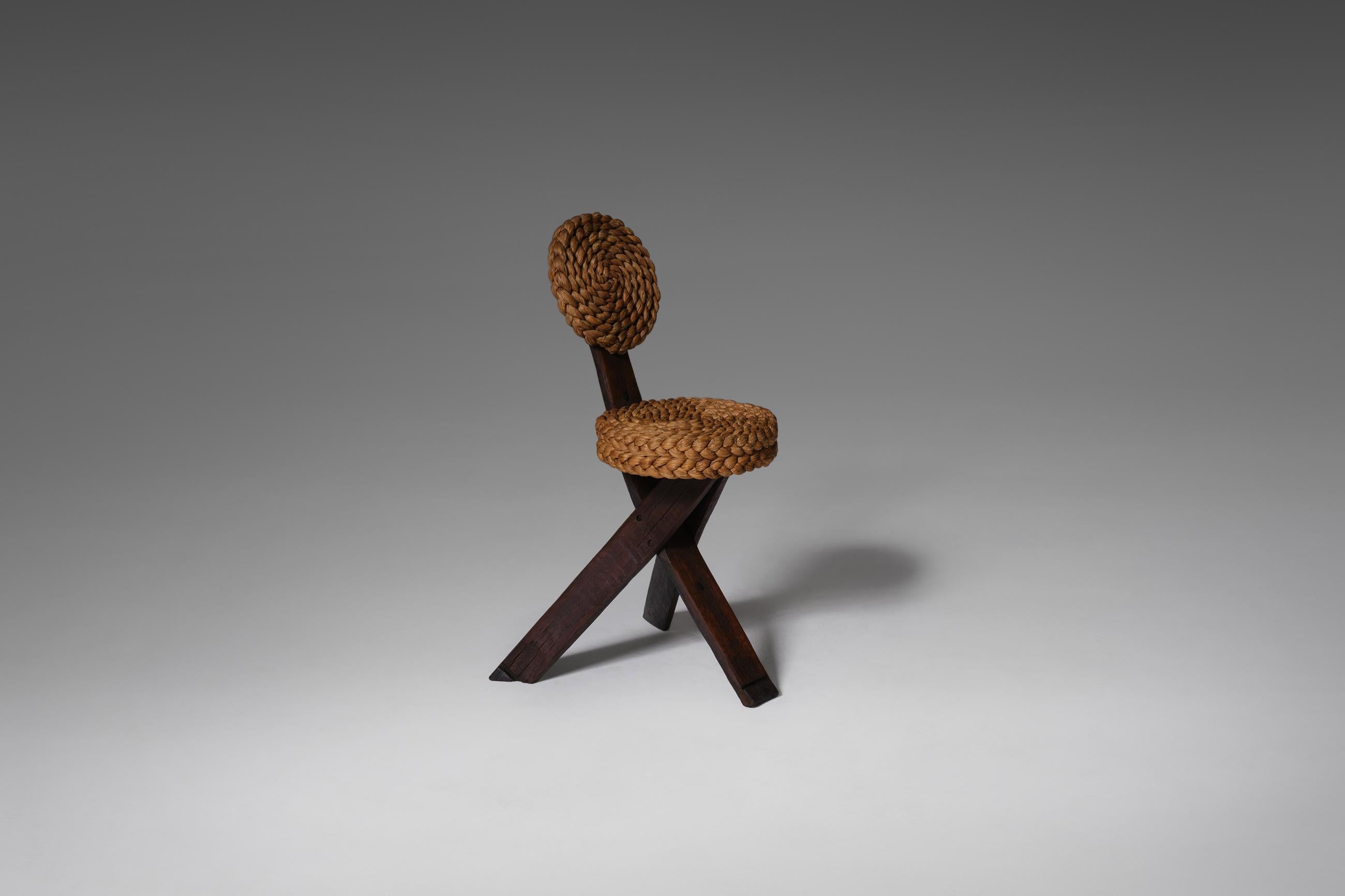 Wood and Rush side chair by Adrien Audoux and Frida Minet, France, 1960’s. The chair has a nice robust stained bent wooden frame and an elegant round rush seat and backrest. Very nice decorative object in original condition with a beautiful patina.