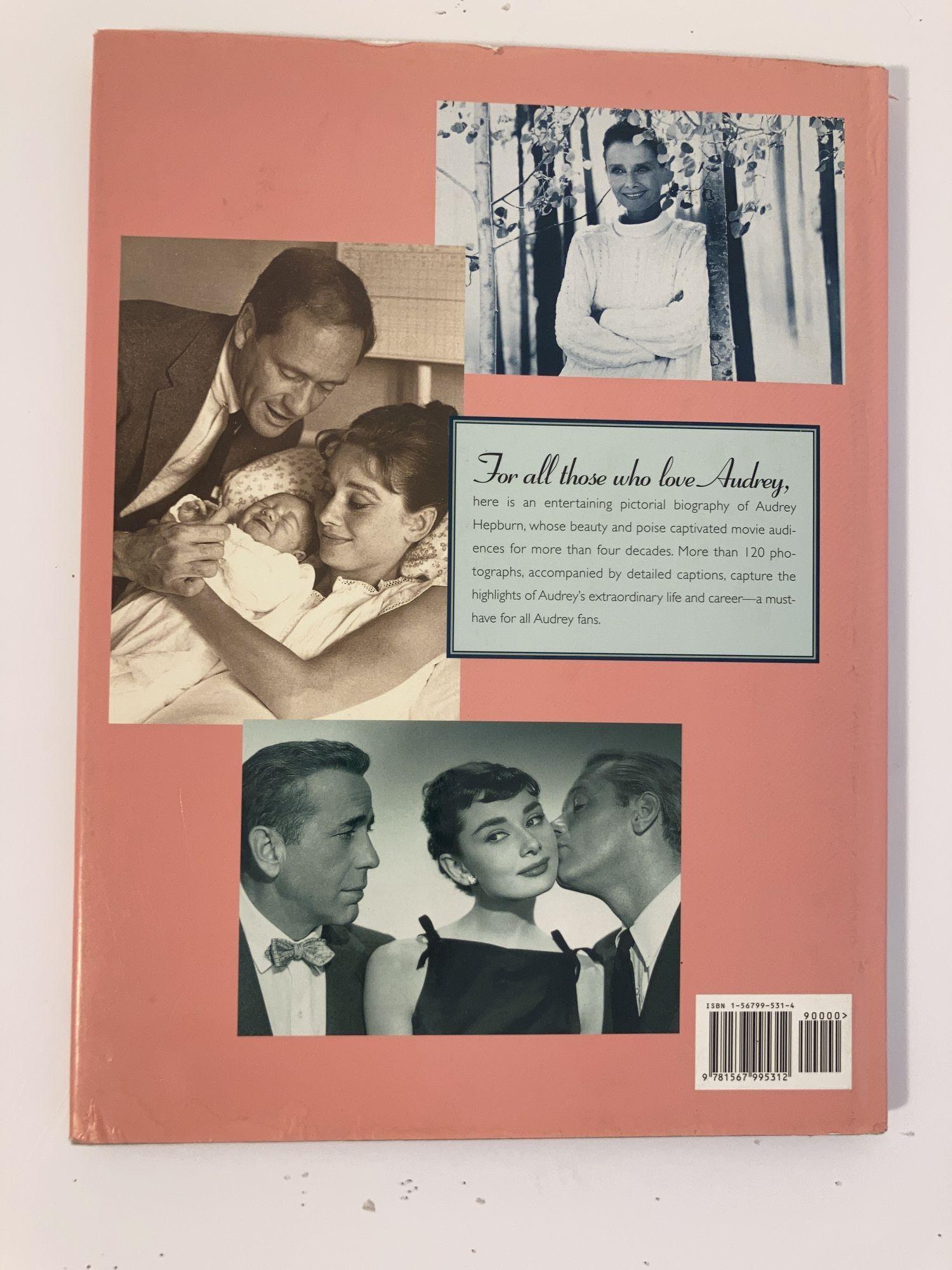 Hollywood Regency Livre à couverture rigide « Audrey : a Life in Pictures » de Carol Krenz 1997 en vente