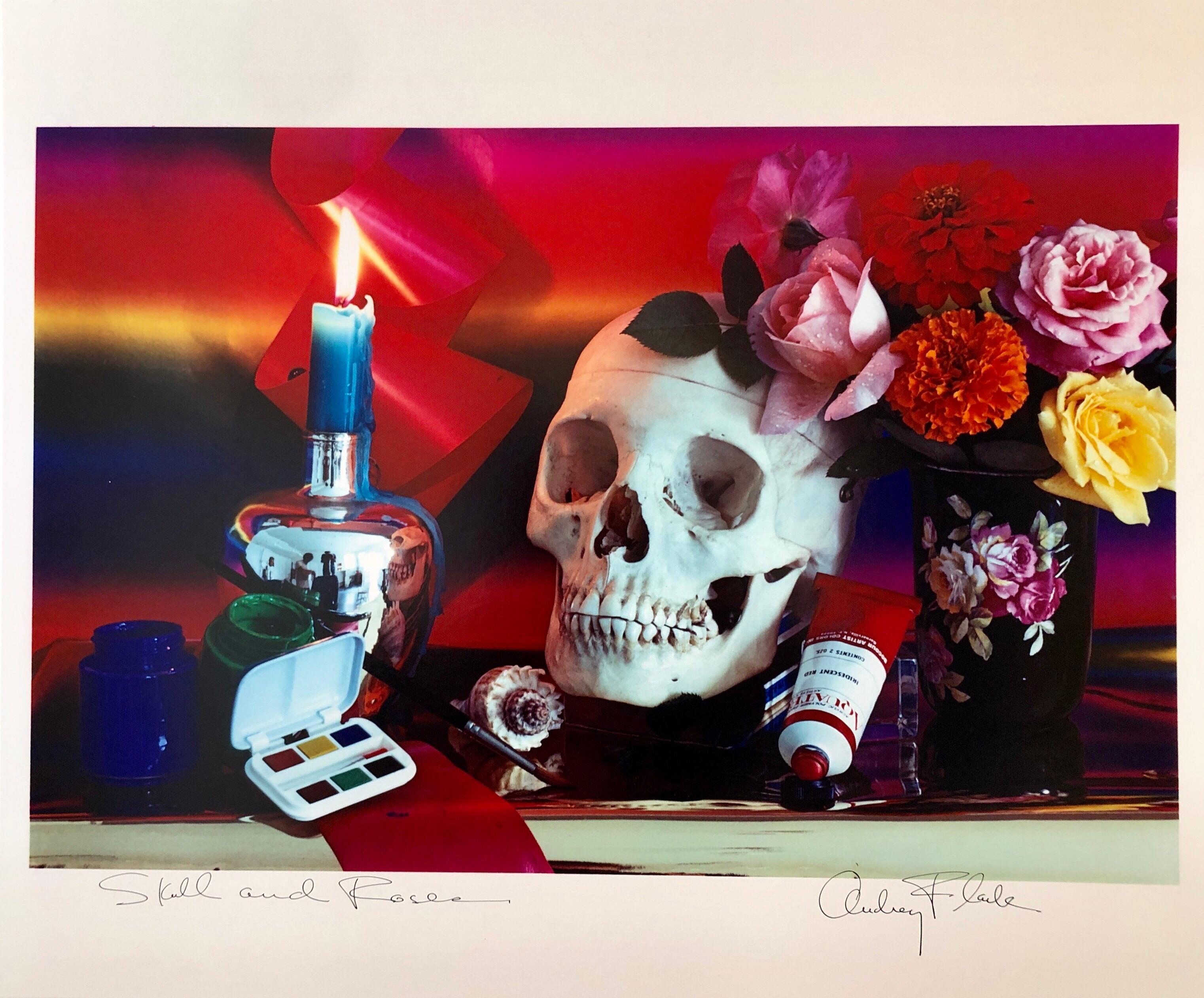 Photo imprimée par transfert en couleur « crâne et roses » d'Audrey Flack en vente 2
