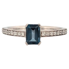Anello Audrey London Blue Topaz, oro bianco 10 carati con topazio taglio smeraldo da 0,50 carati