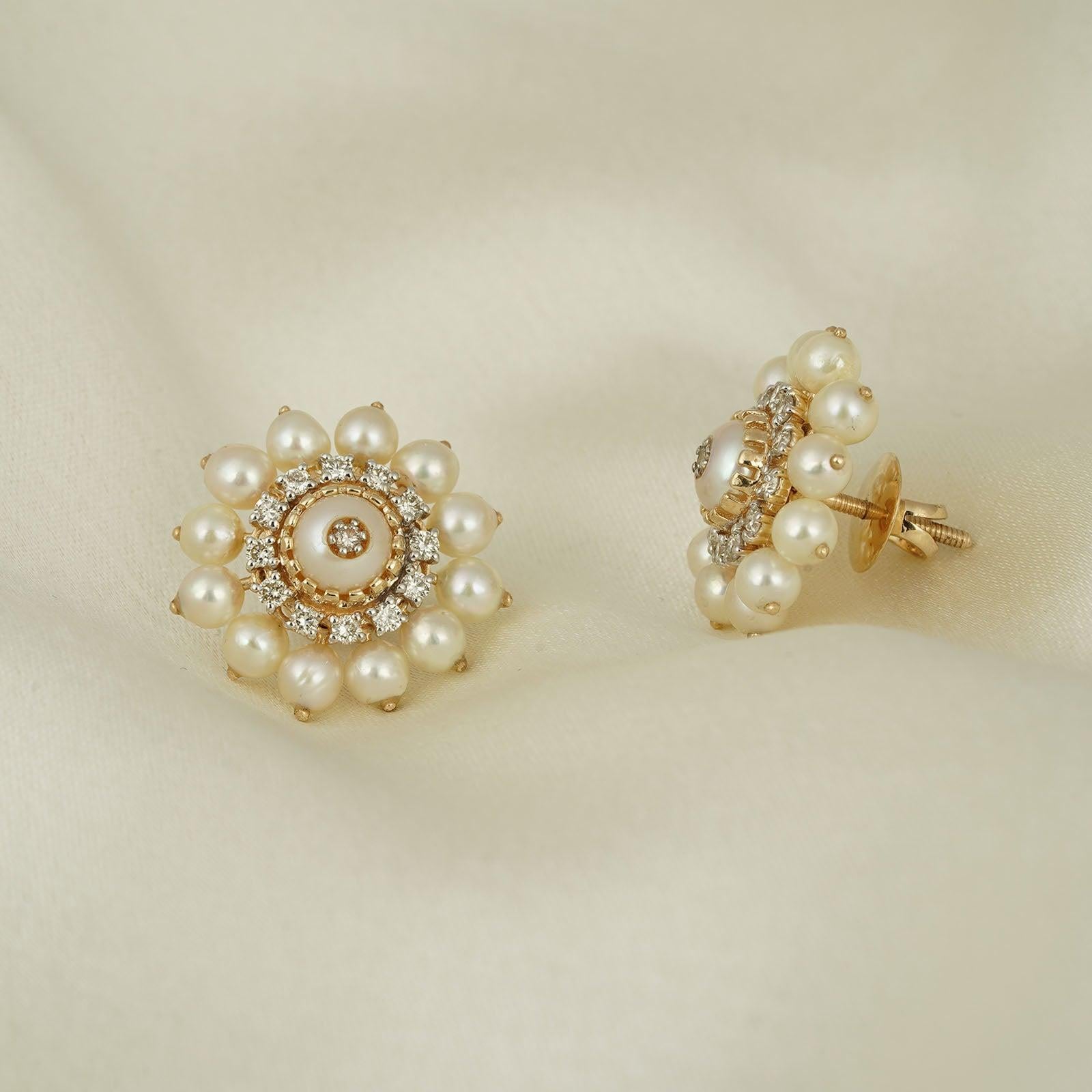 Gold(14K) : 6.70g
Brilliant cut Diamonds : (VS clarity & H-I colour) : 0.55ct
Gemstones : Cultured Pearl

Life is movement! Building on this truth we worked on the concept of movement. These elegant ear studs handcrafted in gold, hold a diamond