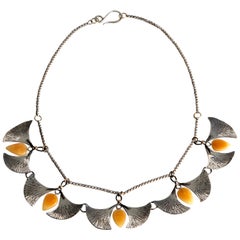 Audrey Werner, Collar Gingko de plata de ley, ámbar y hierro, EE.UU., 2020