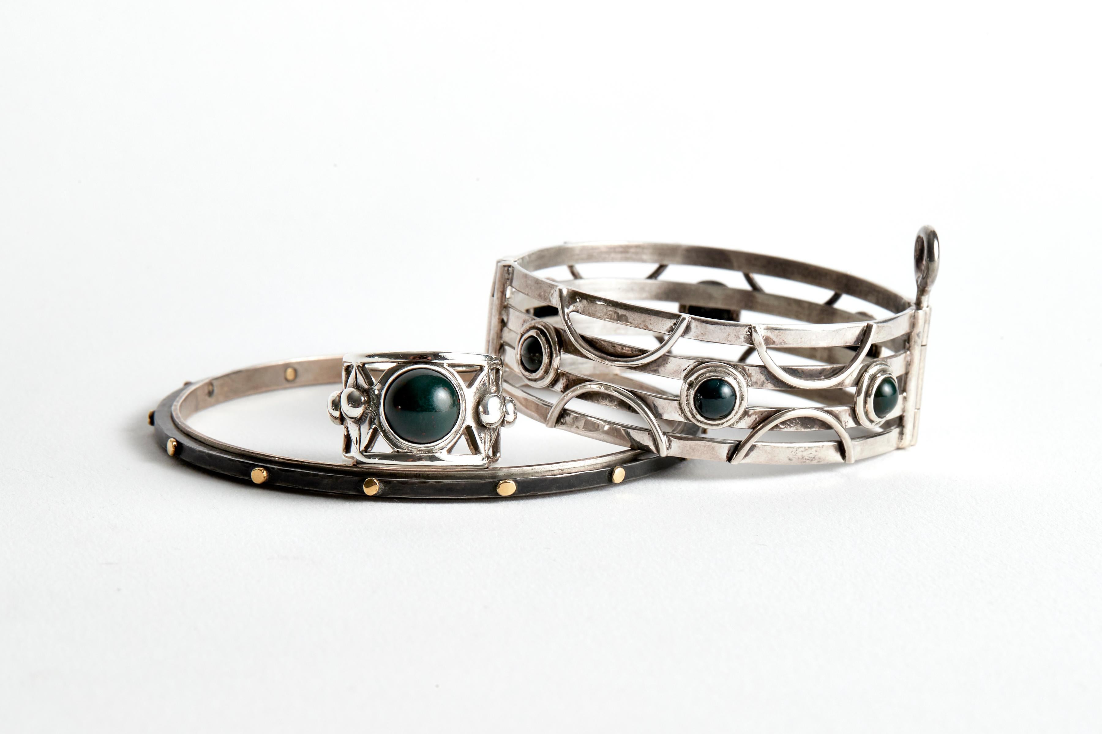Audrey Werner, Sterling Silver & Bloodstone Hinged Bracelet, United States, 1993 In Excellent Condition For Sale In New York, NY