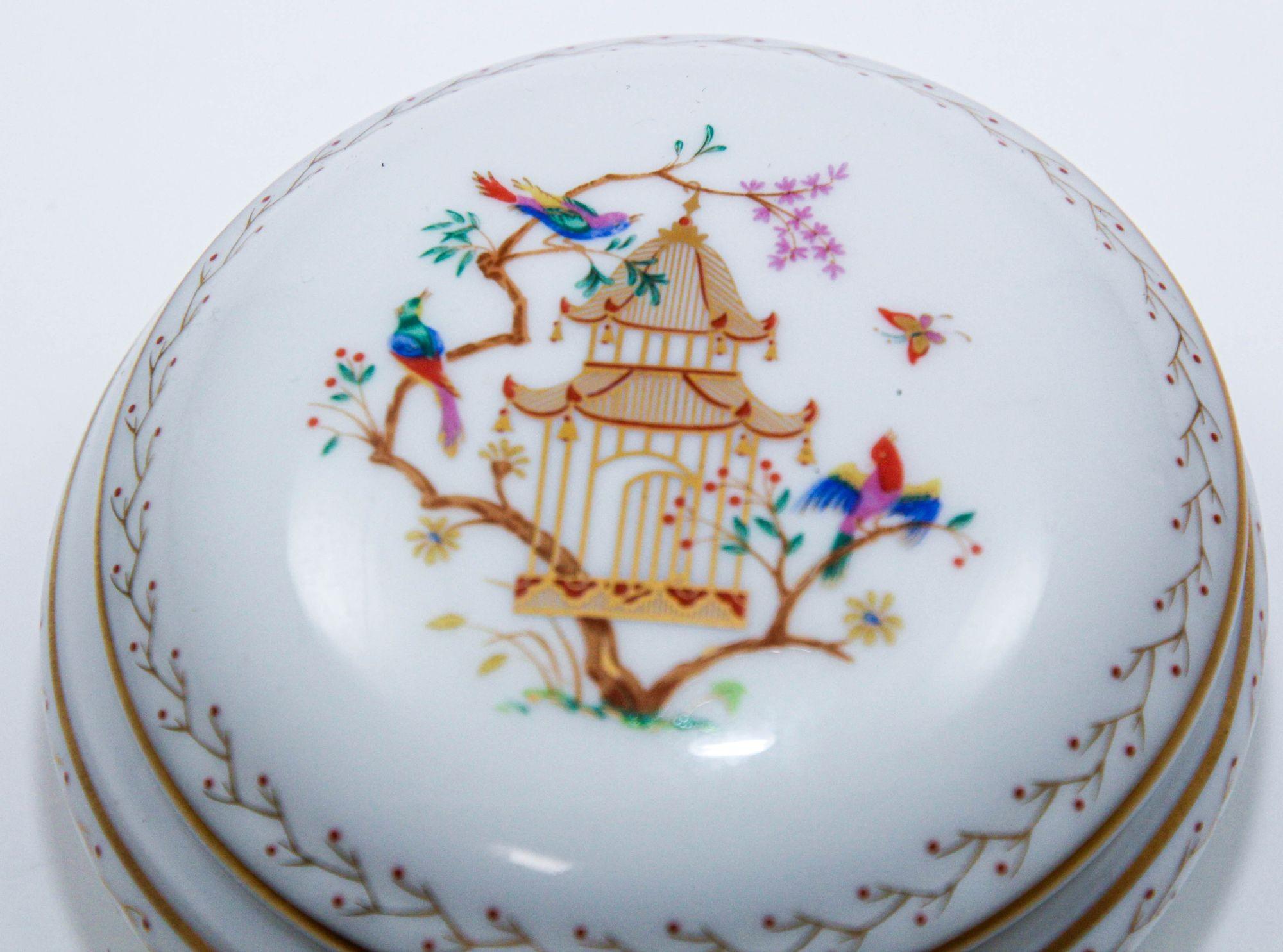 Chinoiseries Audubon by Tiffany & Co Limoges Porcelaine Vanity Trinket Box Chinoiserie Decor en vente