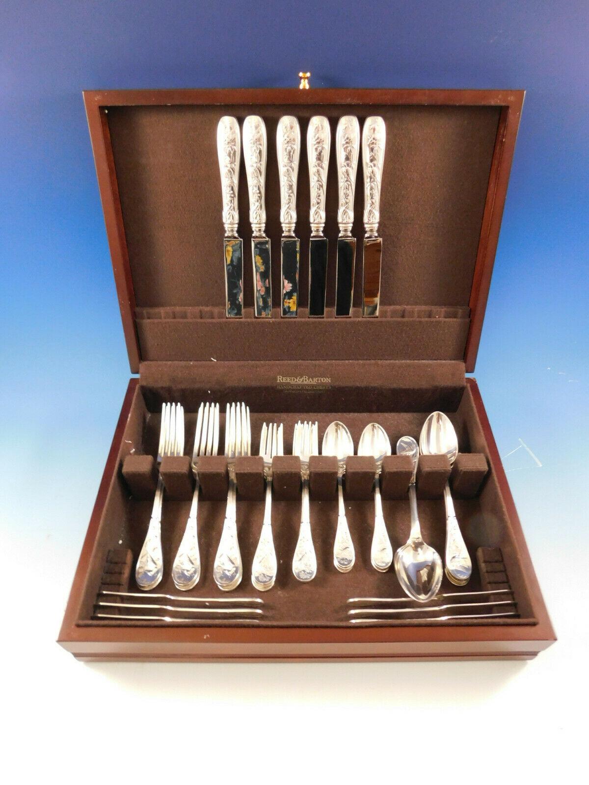 Dinner size Audubon by Tiffany & Co. sterling silver flatware set, 36 pieces. Great starter set! This set includes:

6 dinner size knives, 10 1/8