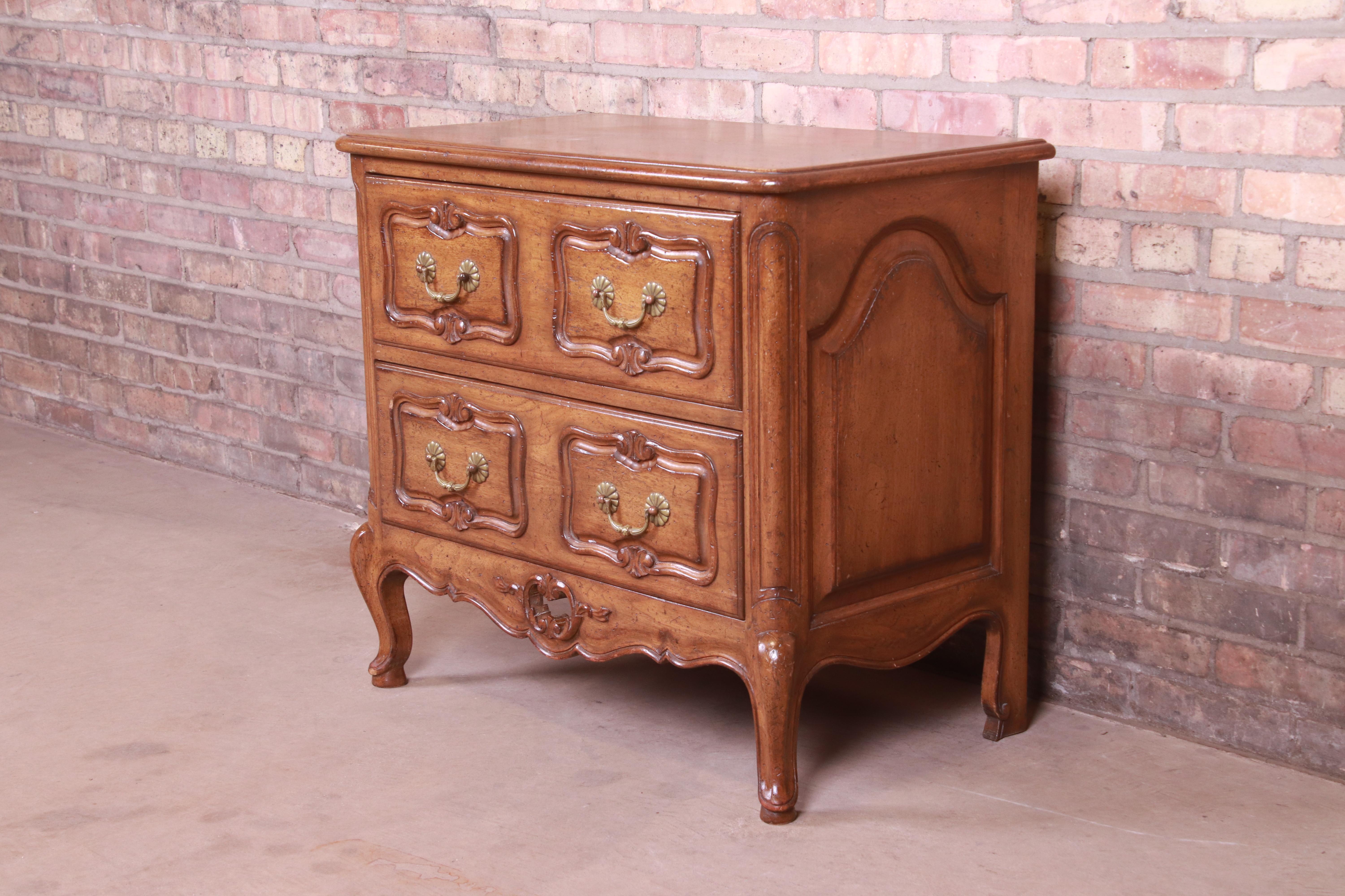 Auffray & Co. French Provincial Louis XV Carved Walnut Chest of Drawers In Good Condition For Sale In South Bend, IN