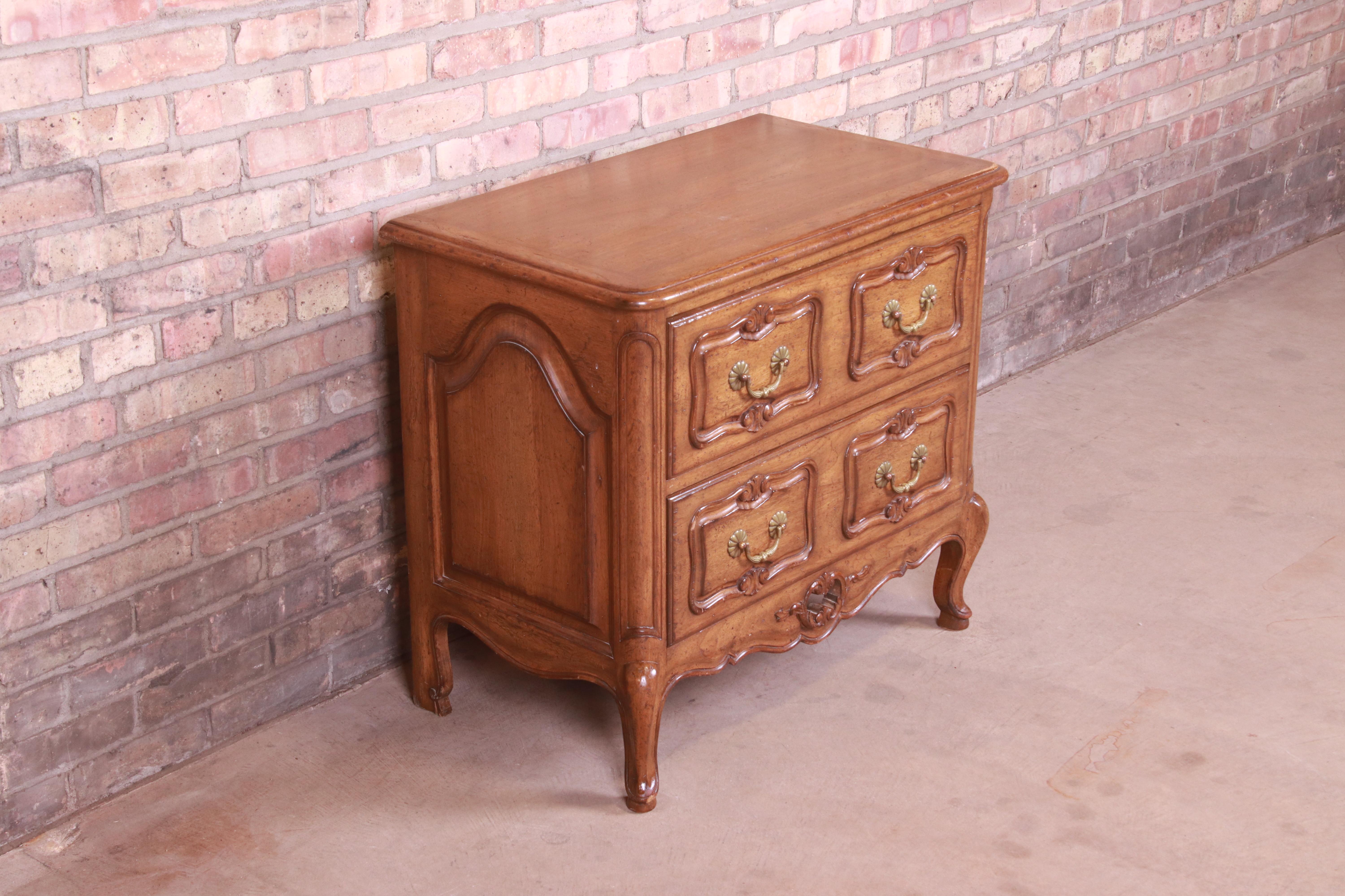 20th Century Auffray & Co. French Provincial Louis XV Carved Walnut Chest of Drawers For Sale