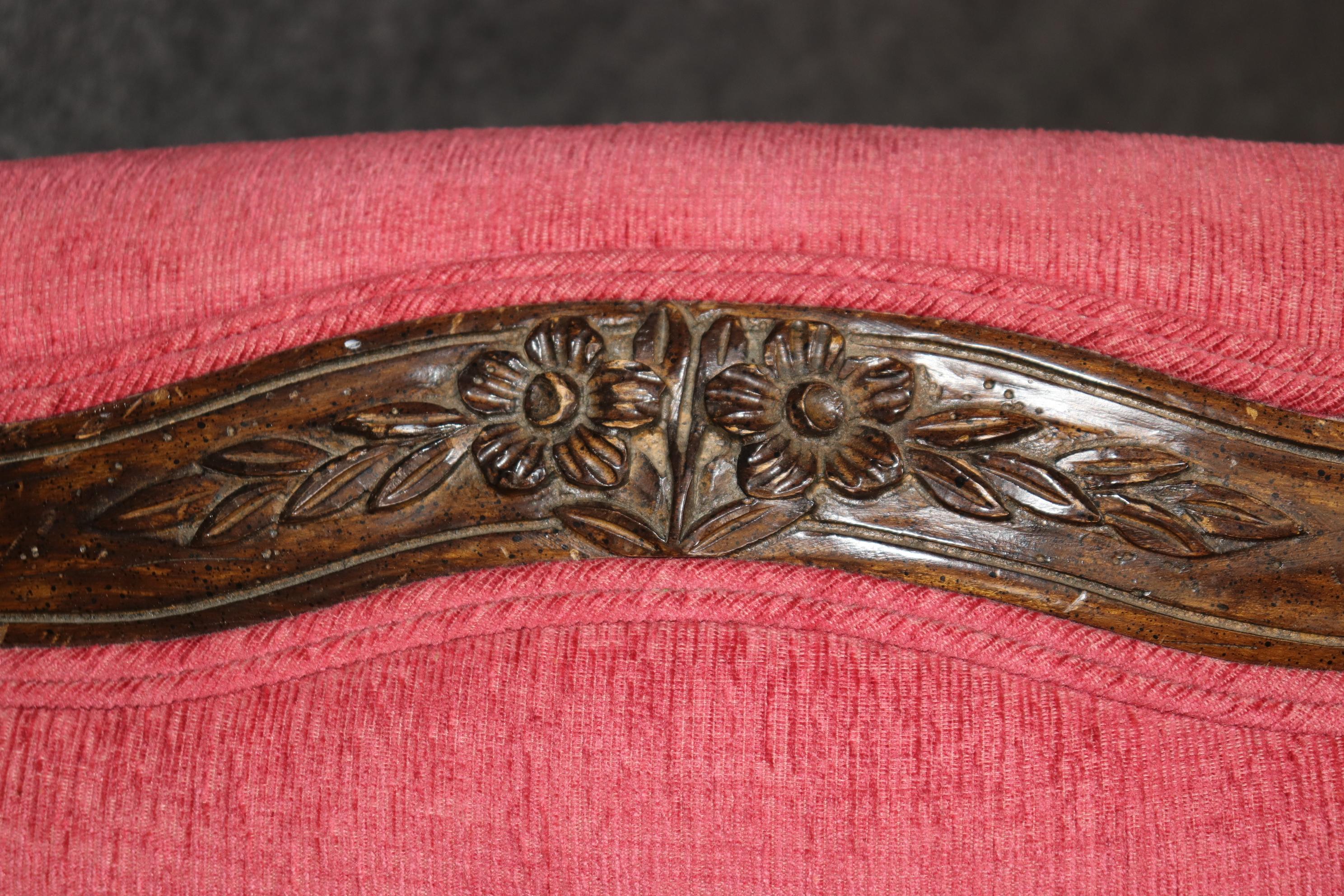 Tabouret de boudoir à fenêtre Louis XV français sculpté de style Auffray en vente 5