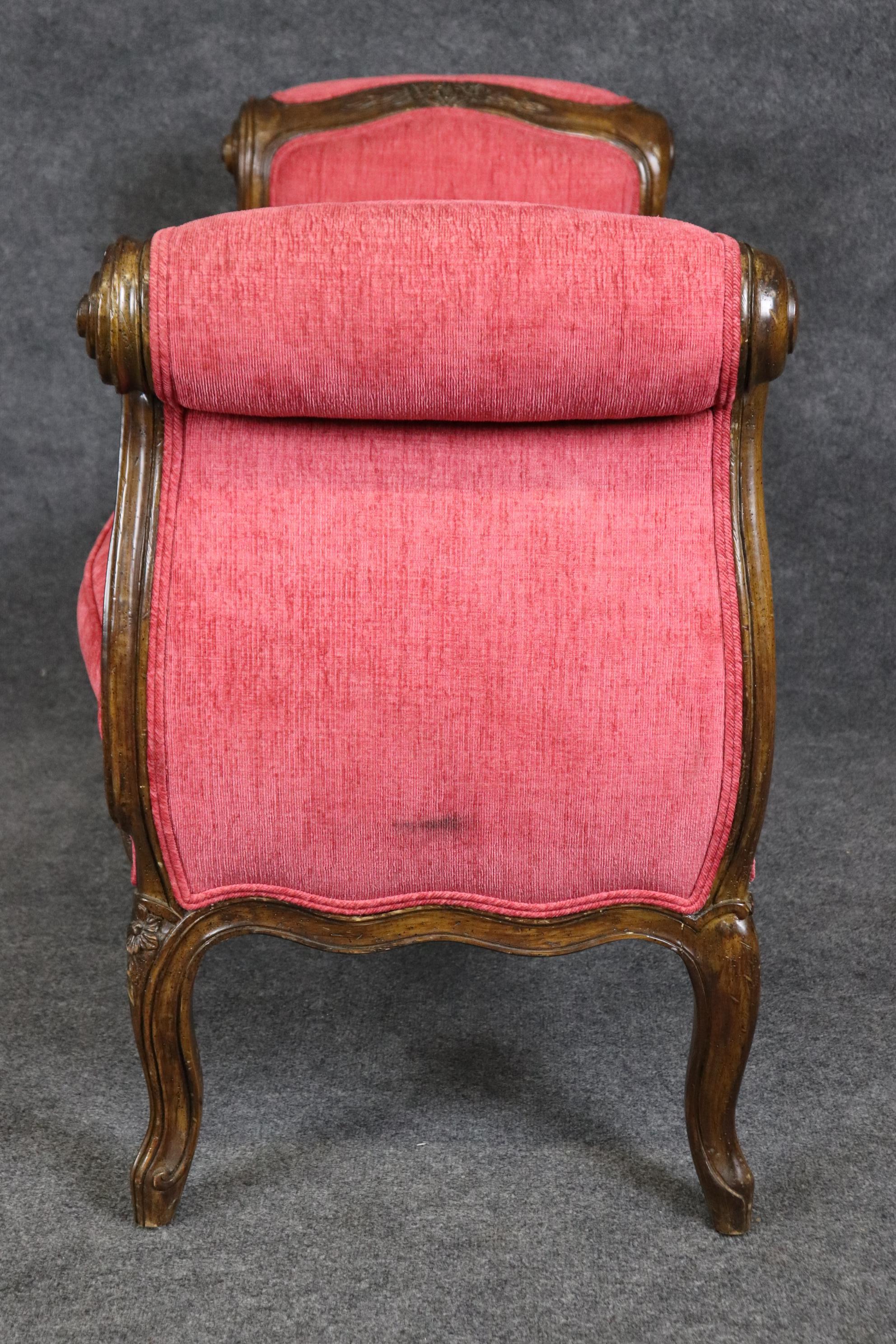 Français Tabouret de boudoir à fenêtre Louis XV français sculpté de style Auffray en vente