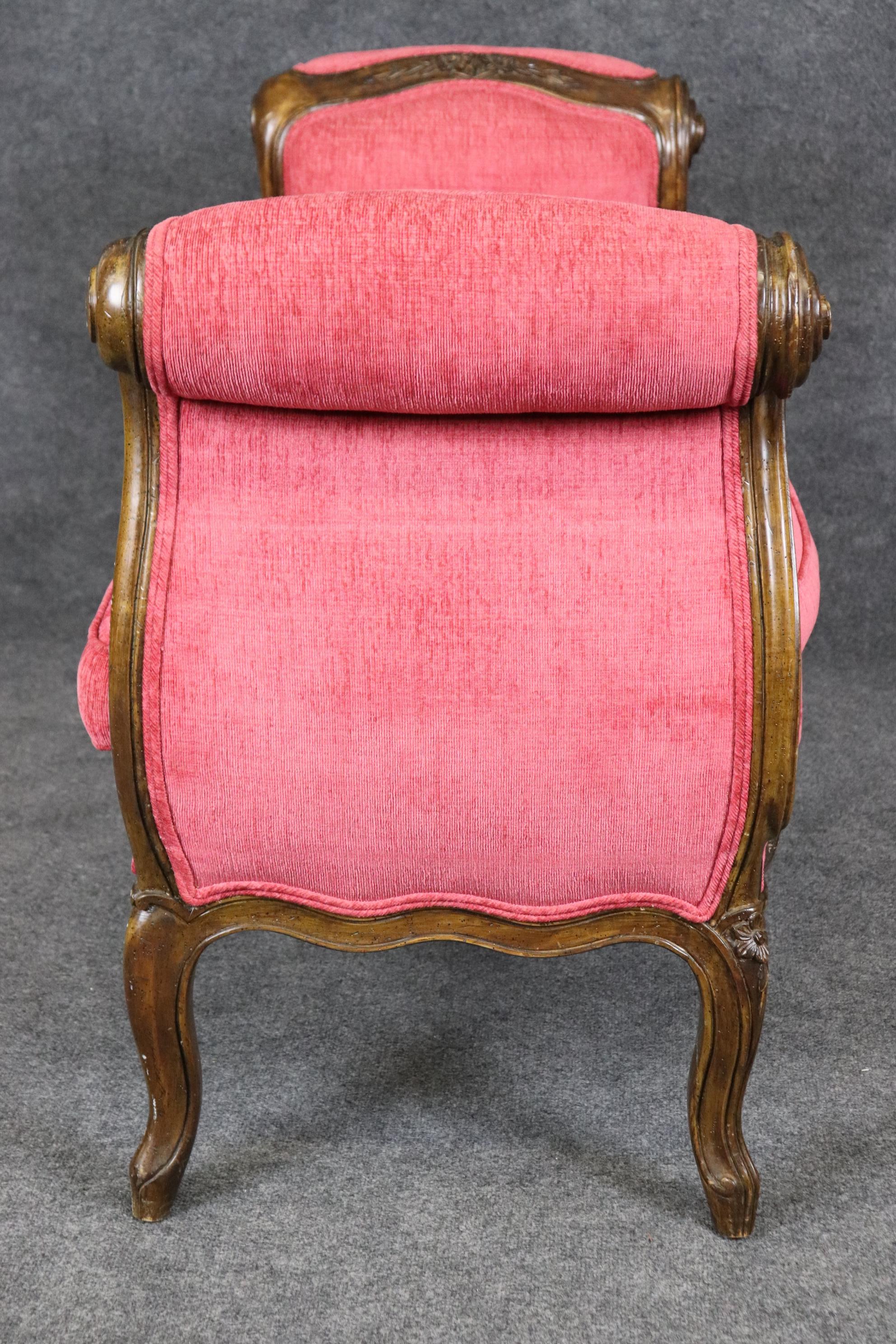Milieu du XXe siècle Tabouret de boudoir à fenêtre Louis XV français sculpté de style Auffray en vente