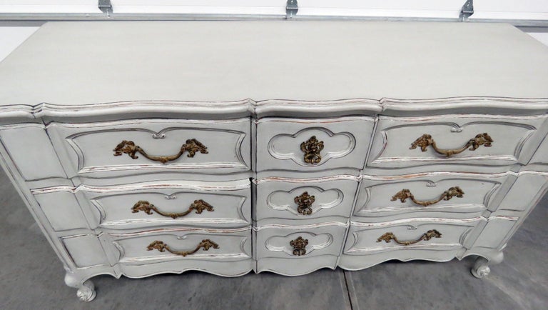 French Louis XV Country Auffray Style Paint Decorated Triple Dresser In Good Condition For Sale In Swedesboro, NJ
