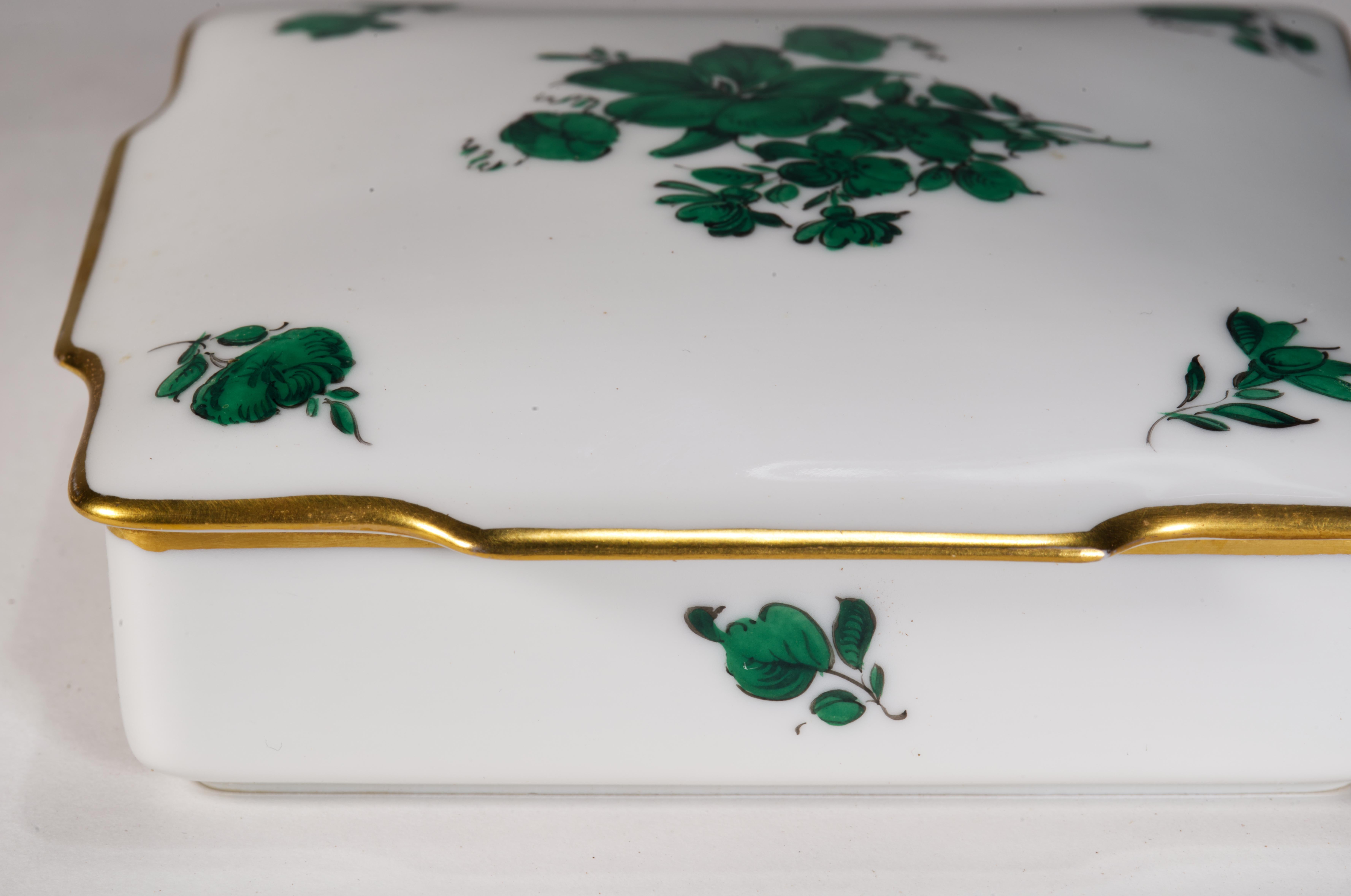 Augarten Maria Theresa Porcelaine Dresser Box & Lid en vente 2