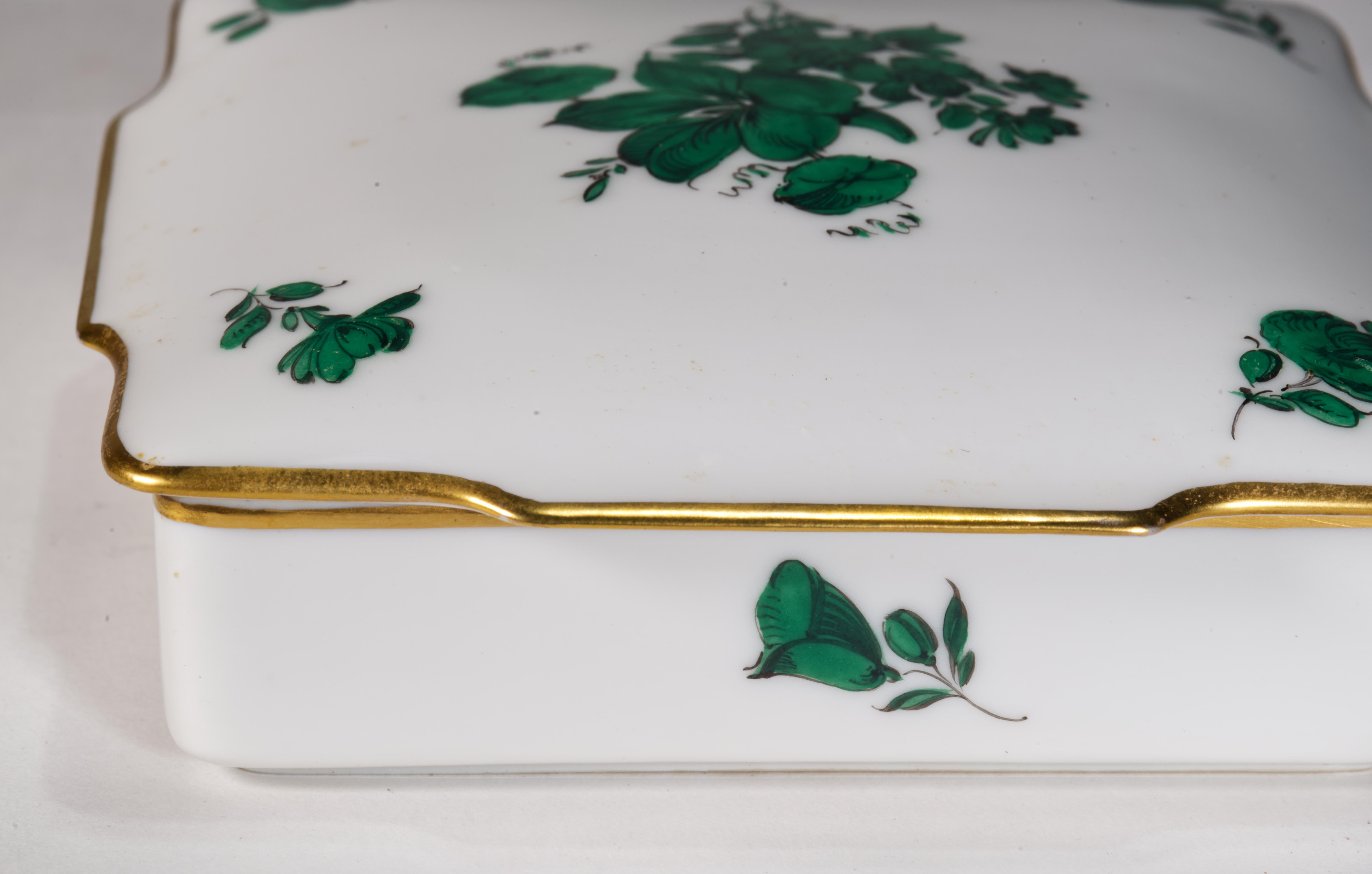 Augarten Maria Theresa Porcelaine Dresser Box & Lid en vente 3
