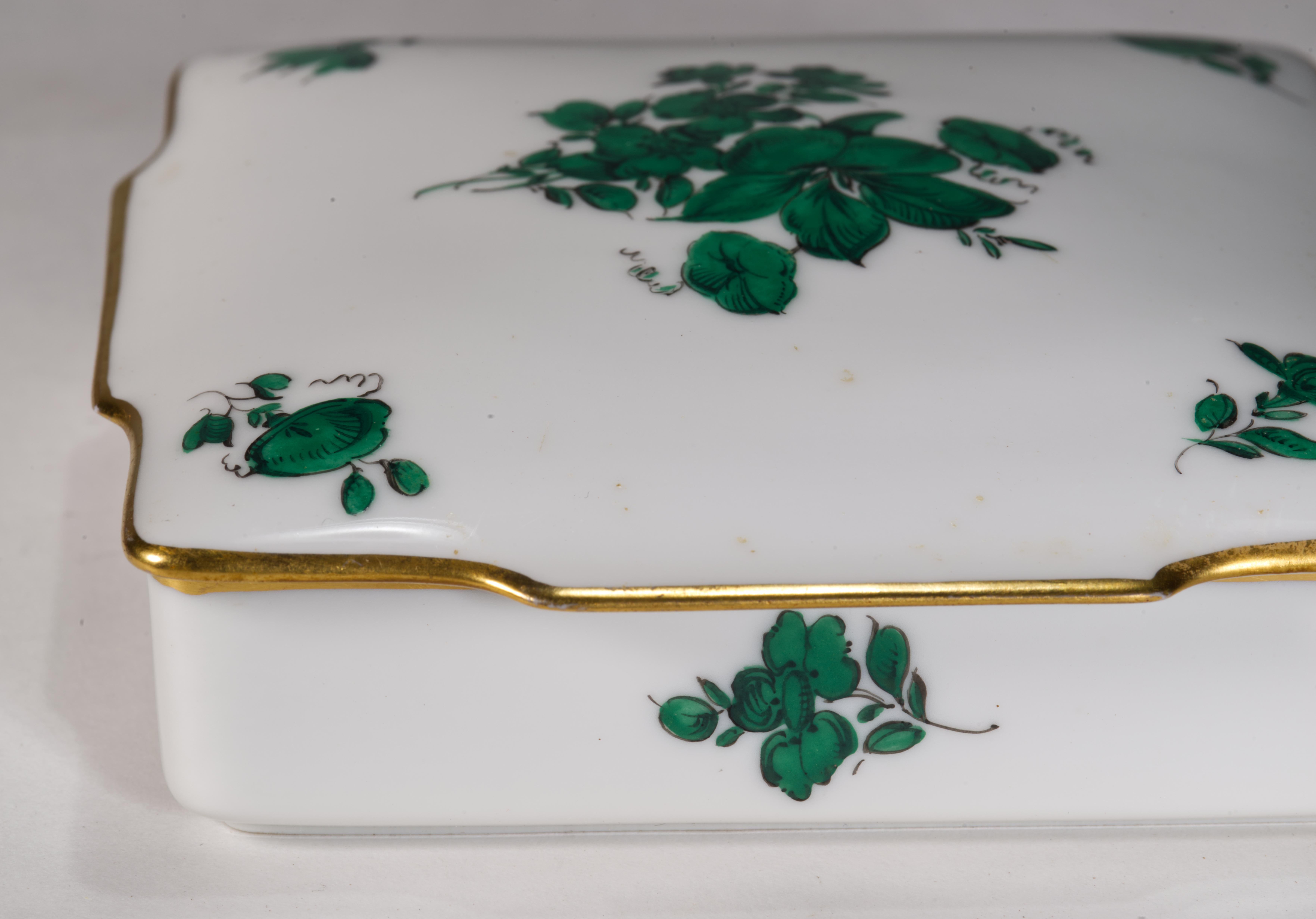 Augarten Maria Theresa Porcelaine Dresser Box & Lid en vente 4