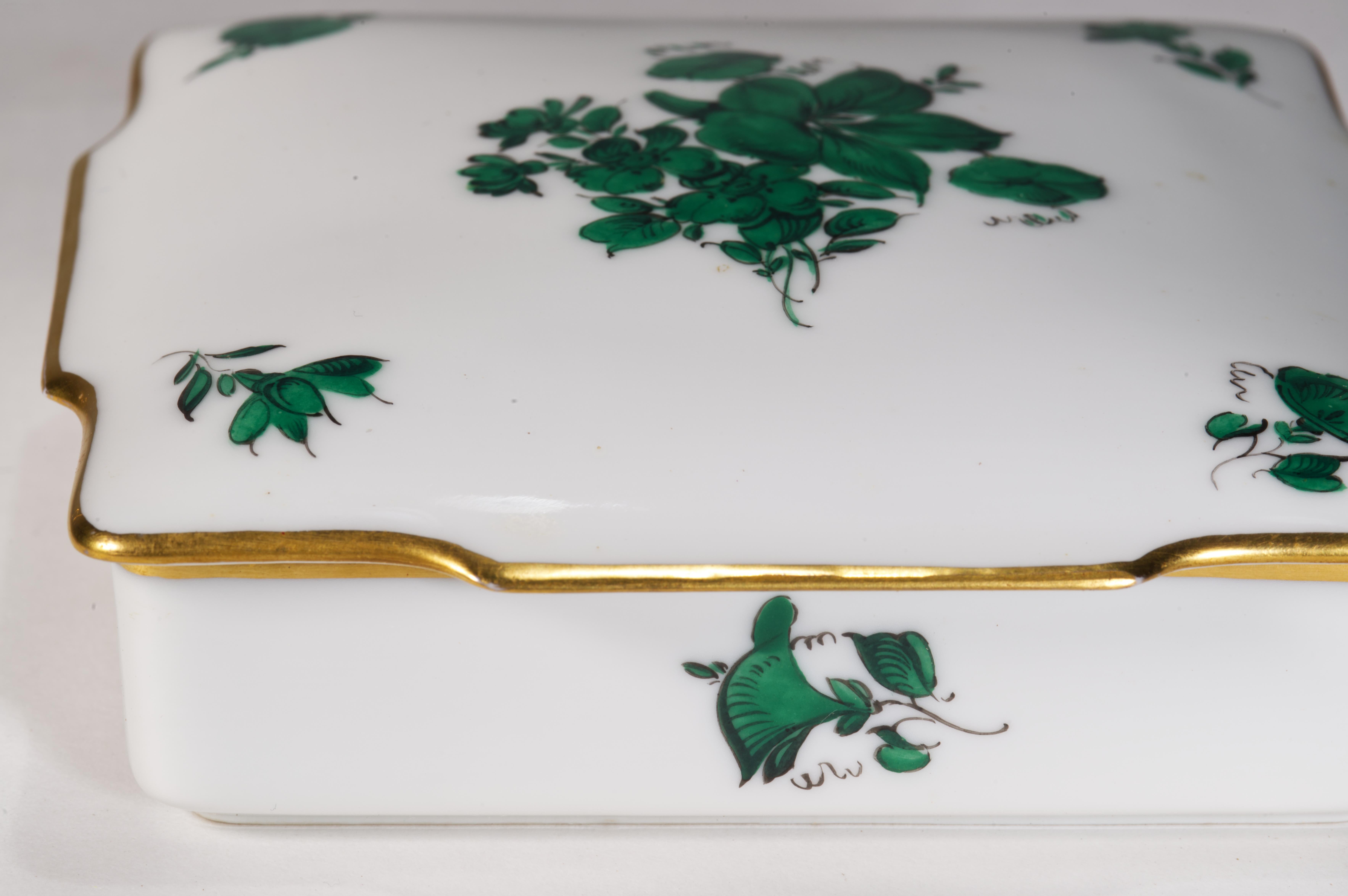 Augarten Maria Theresa Porcelaine Dresser Box & Lid en vente 5