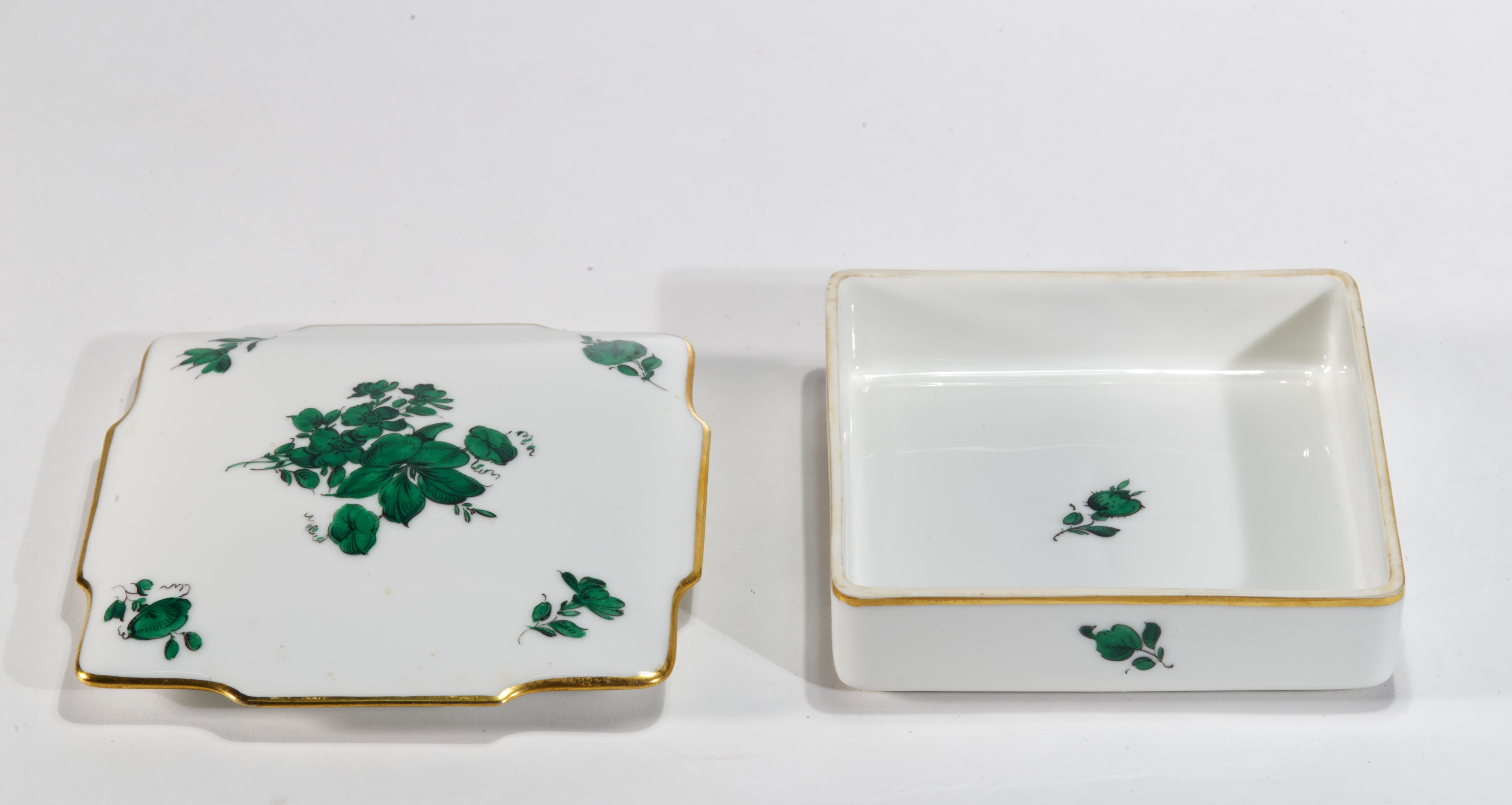 Biedermeier Augarten Maria Theresa Porcelaine Dresser Box & Lid en vente