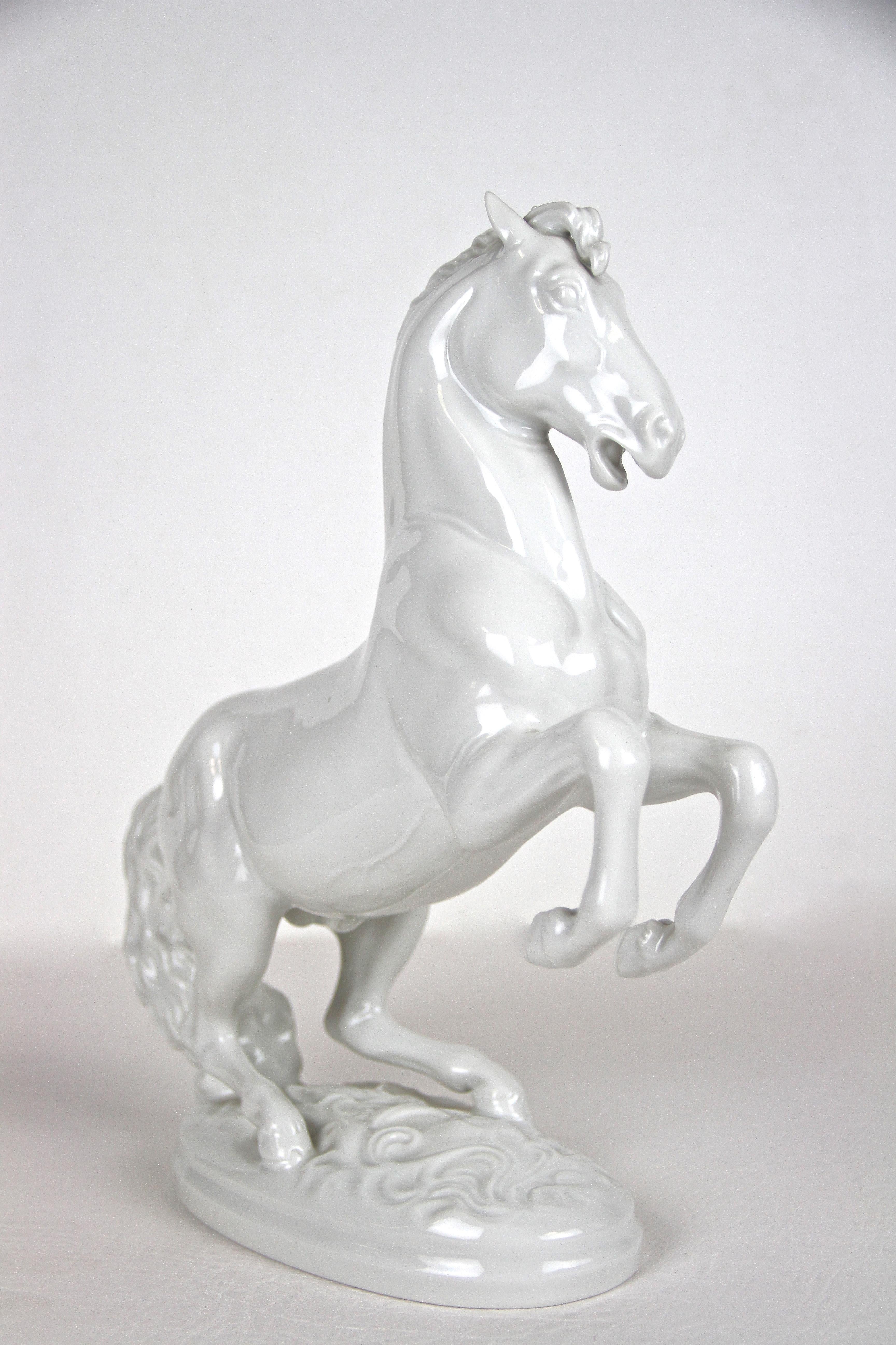 Porcelaine Sculpture de cheval en porcelaine d'Augarten Vienne, Autriche vers 1937