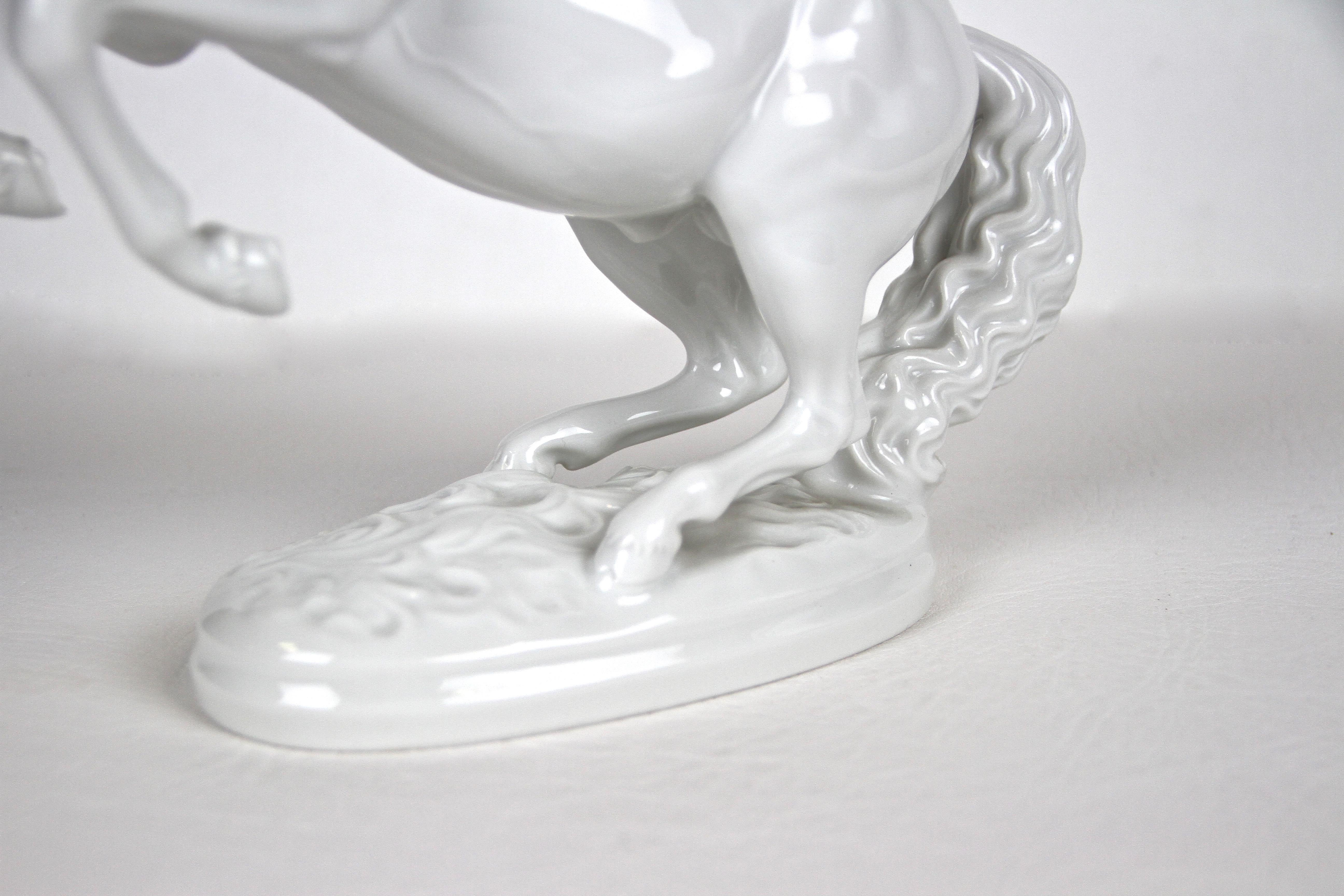 Sculpture de cheval en porcelaine d'Augarten Vienne, Autriche vers 1937 2