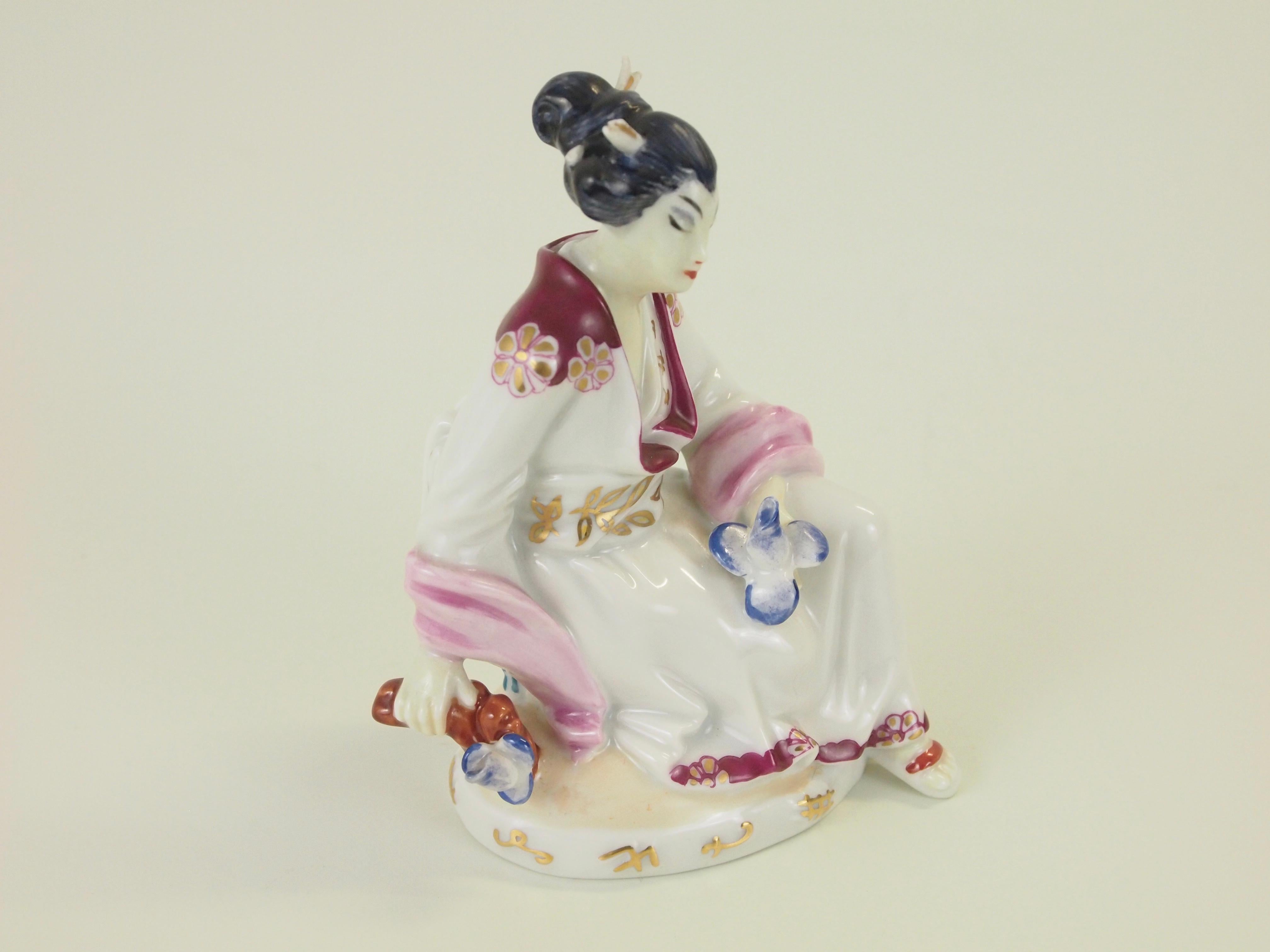 20th Century Augarten Wien Porcelain Figurine Depicting a Chinese Woman by Mathilde Jaksch For Sale
