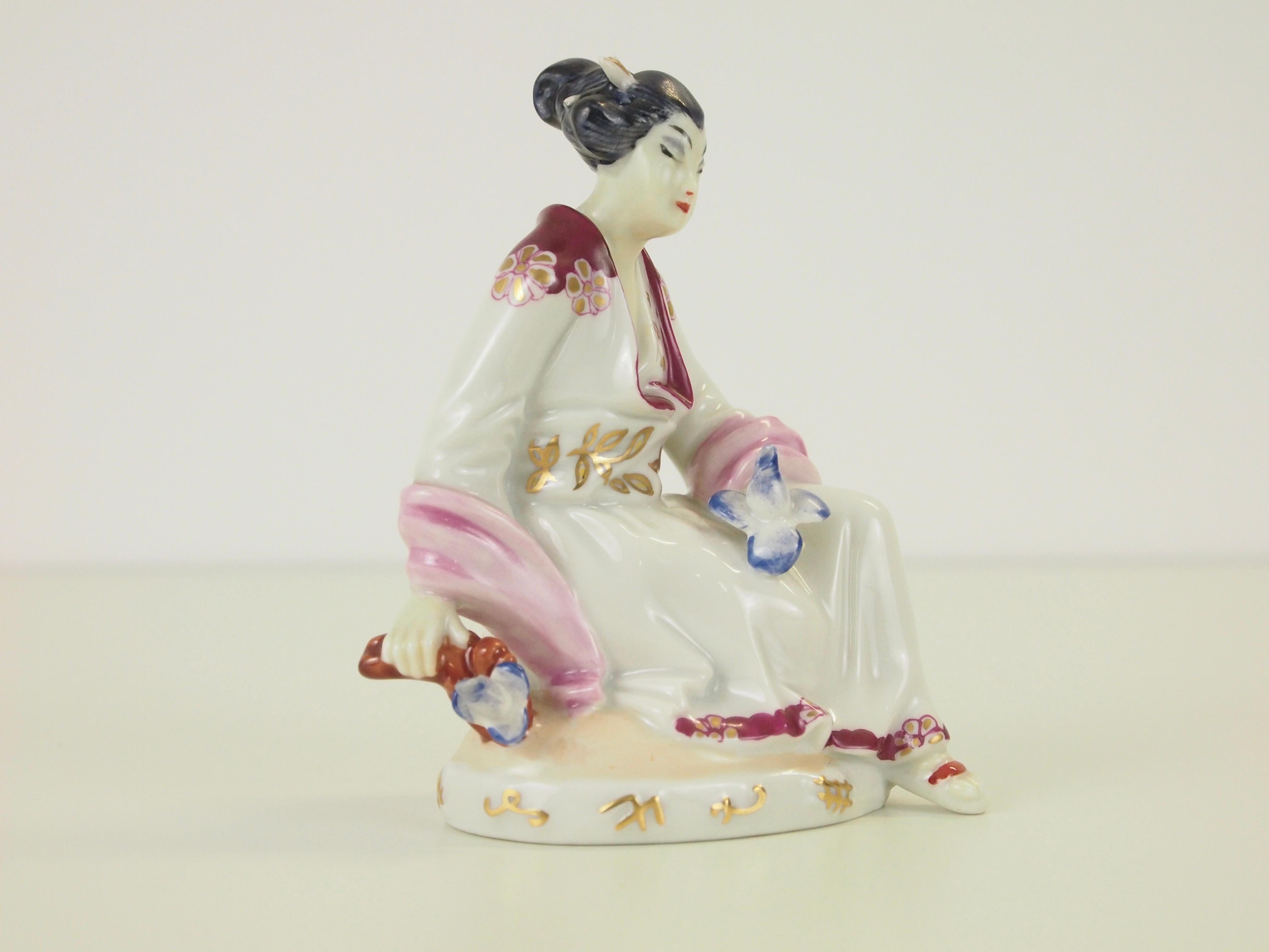 Augarten Wien Porcelain Figurine Depicting a Chinese Woman by Mathilde Jaksch For Sale 1