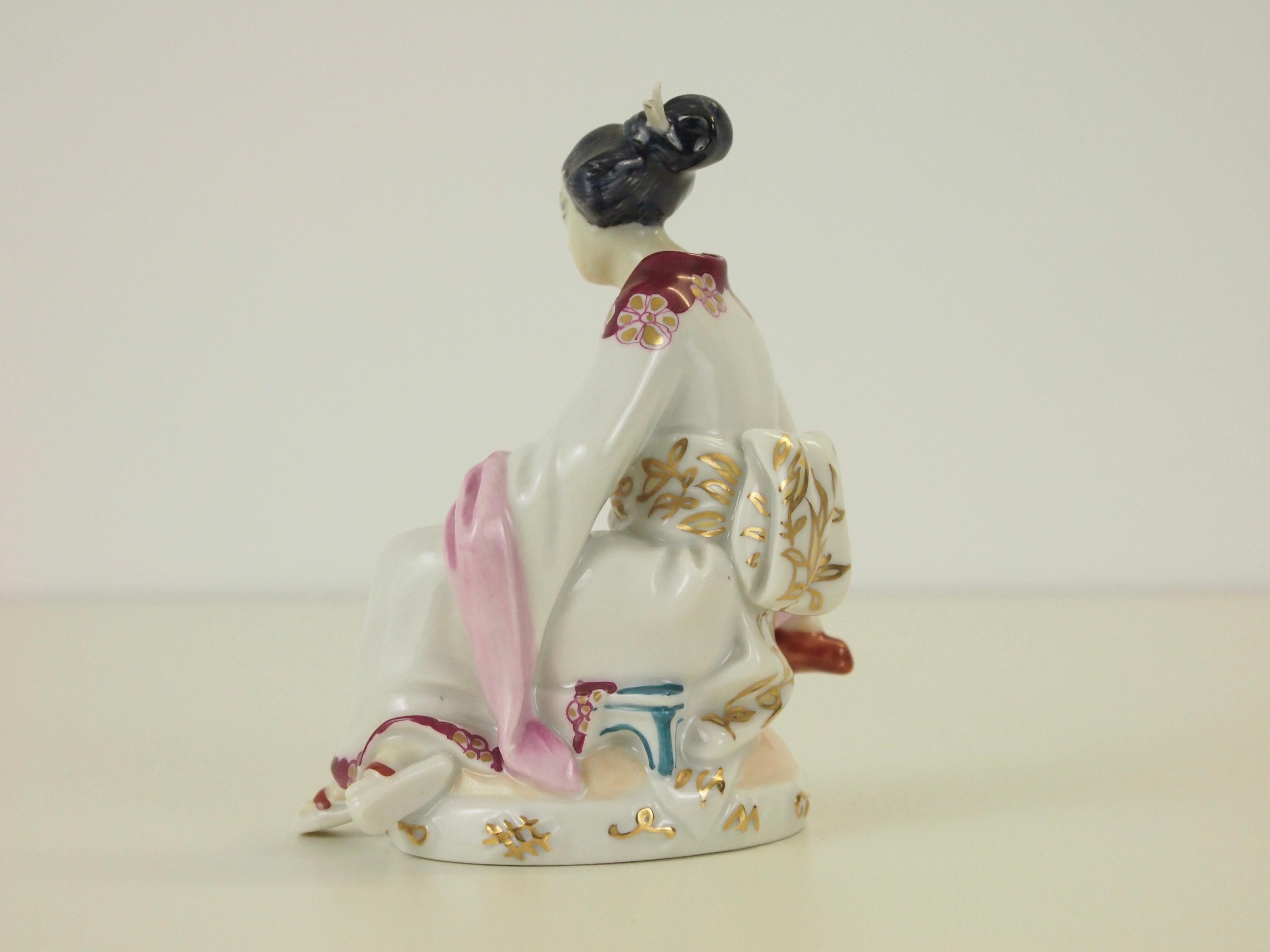 Augarten Wien Porcelain Figurine Depicting a Chinese Woman by Mathilde Jaksch For Sale 3