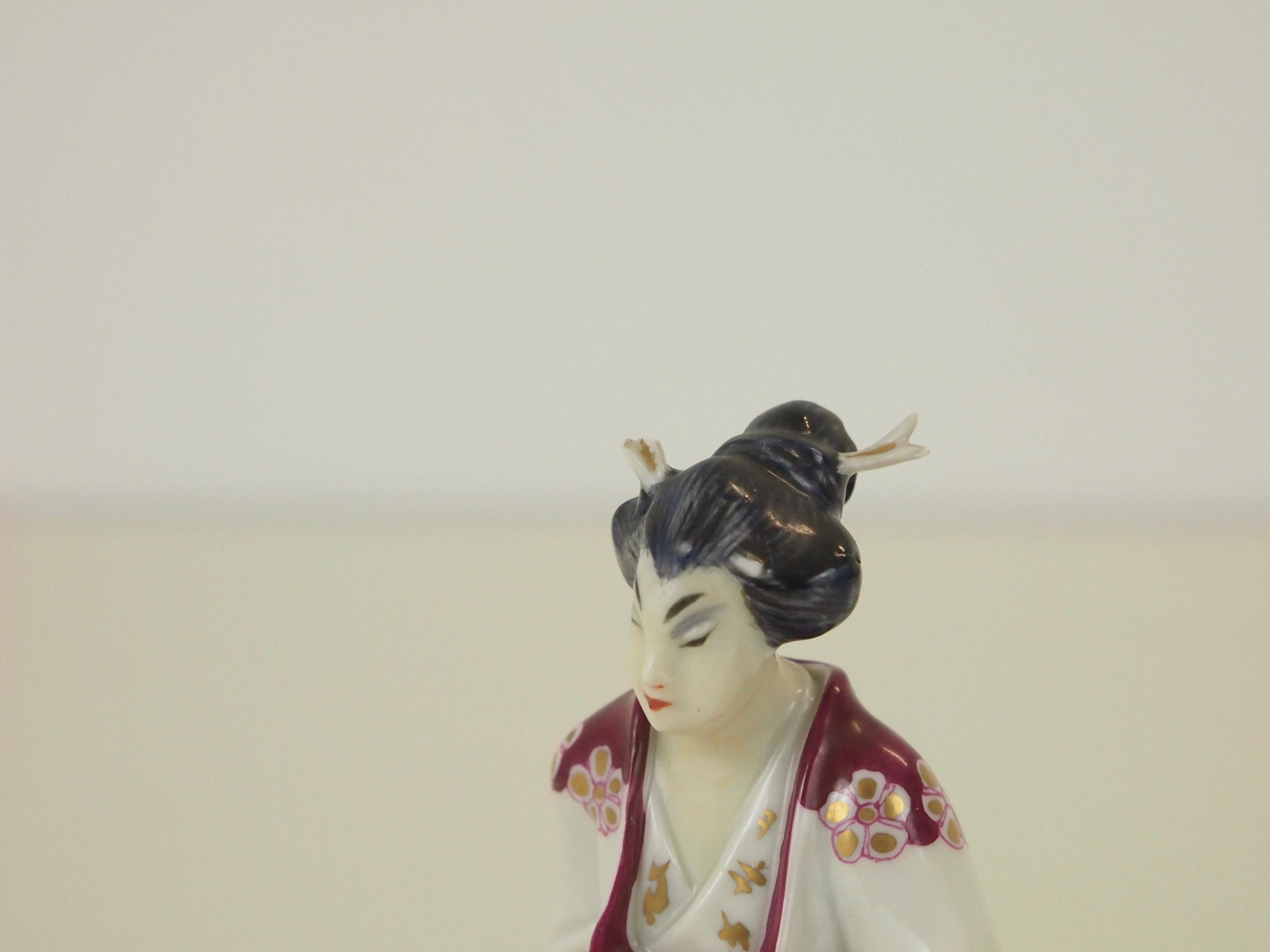 Augarten Wien Porcelain Figurine Depicting a Chinese Woman by Mathilde Jaksch For Sale 4