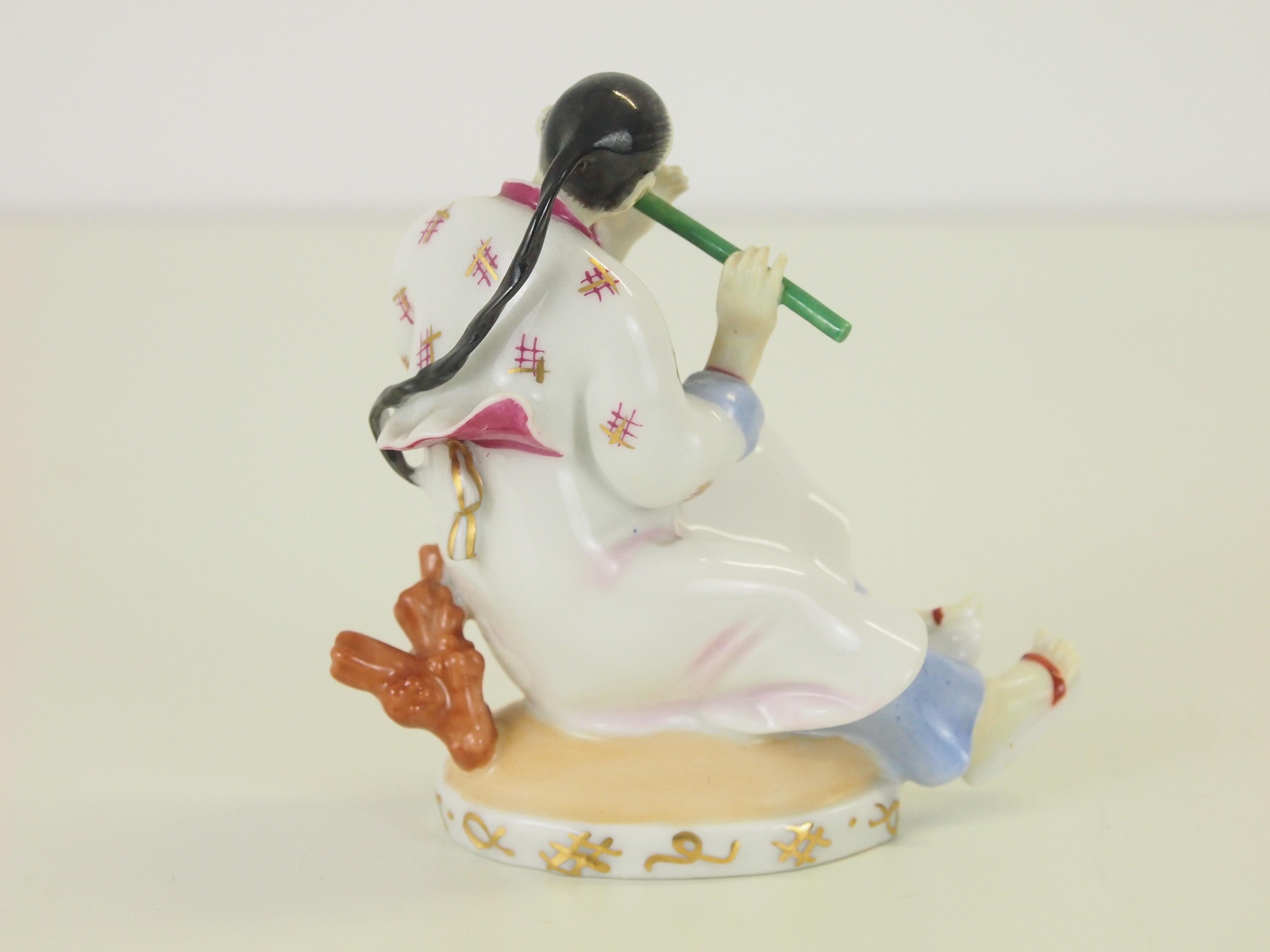 Augarten Wien Porcelain Figurine of a Chinese Man with Flute In Good Condition For Sale In Hilversum, Noord Holland