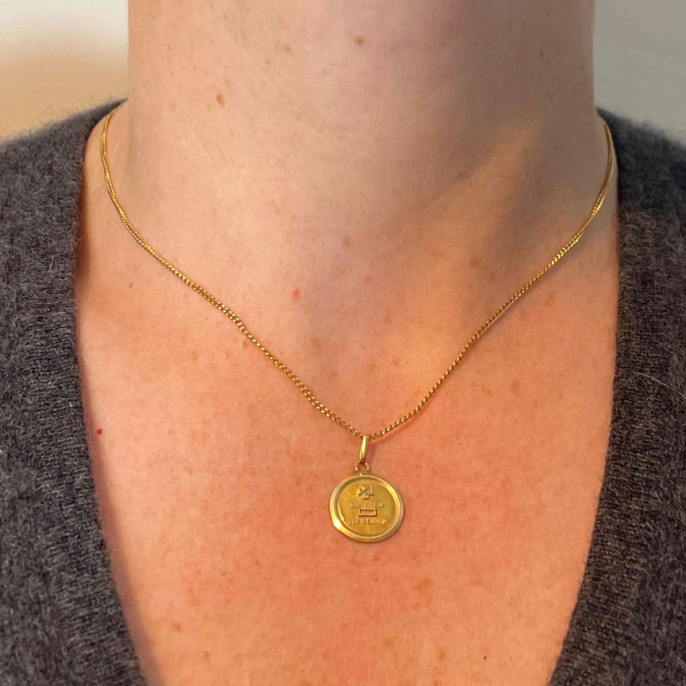 A Augis French More Than Yesterday Pendentif à breloques en or jaune 18K avec diamants et amour Bon état - En vente à London, GB