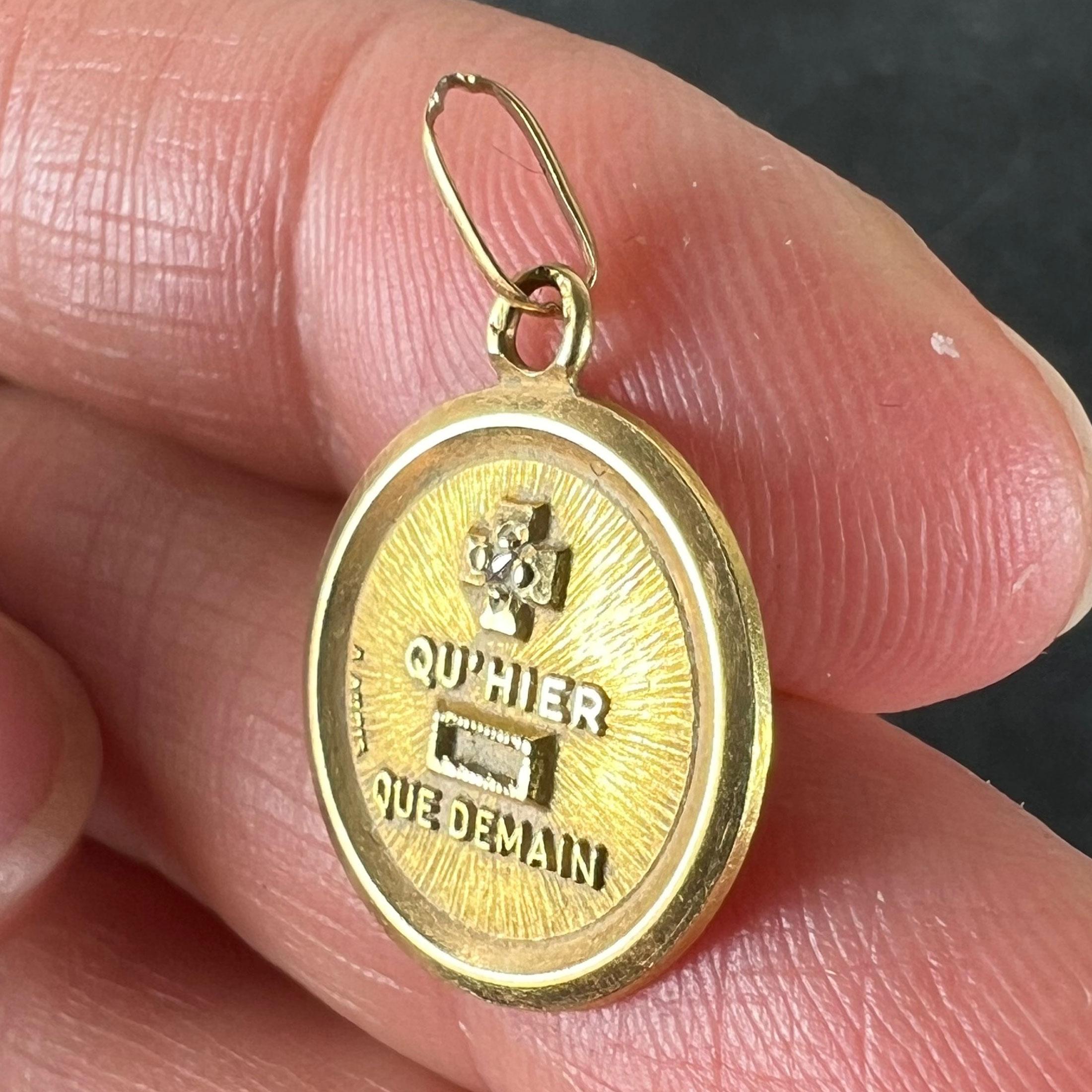 A Augis French More Than Yesterday Pendentif à breloques en or jaune 18K avec diamants et amour en vente 1