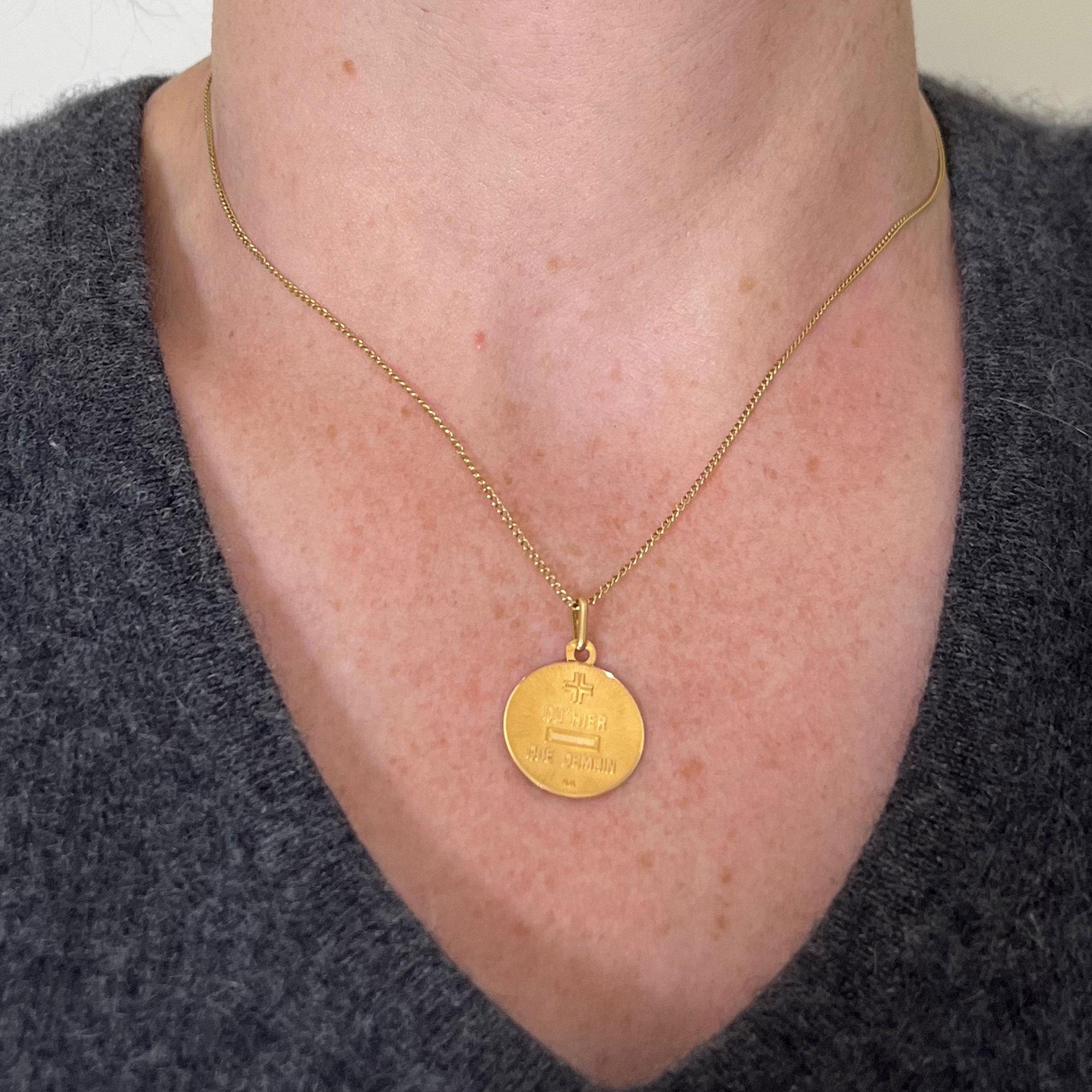 da uomo o donna A. Augis French More Than Yesterday Ciondolo d'amore in oro giallo 18 carati in vendita