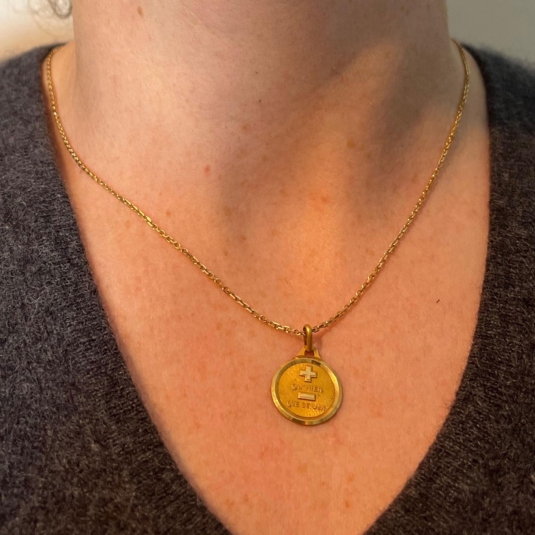 da uomo o donna A. Augis French More Than Yesterday Ciondolo d'amore in oro giallo 18 carati in vendita