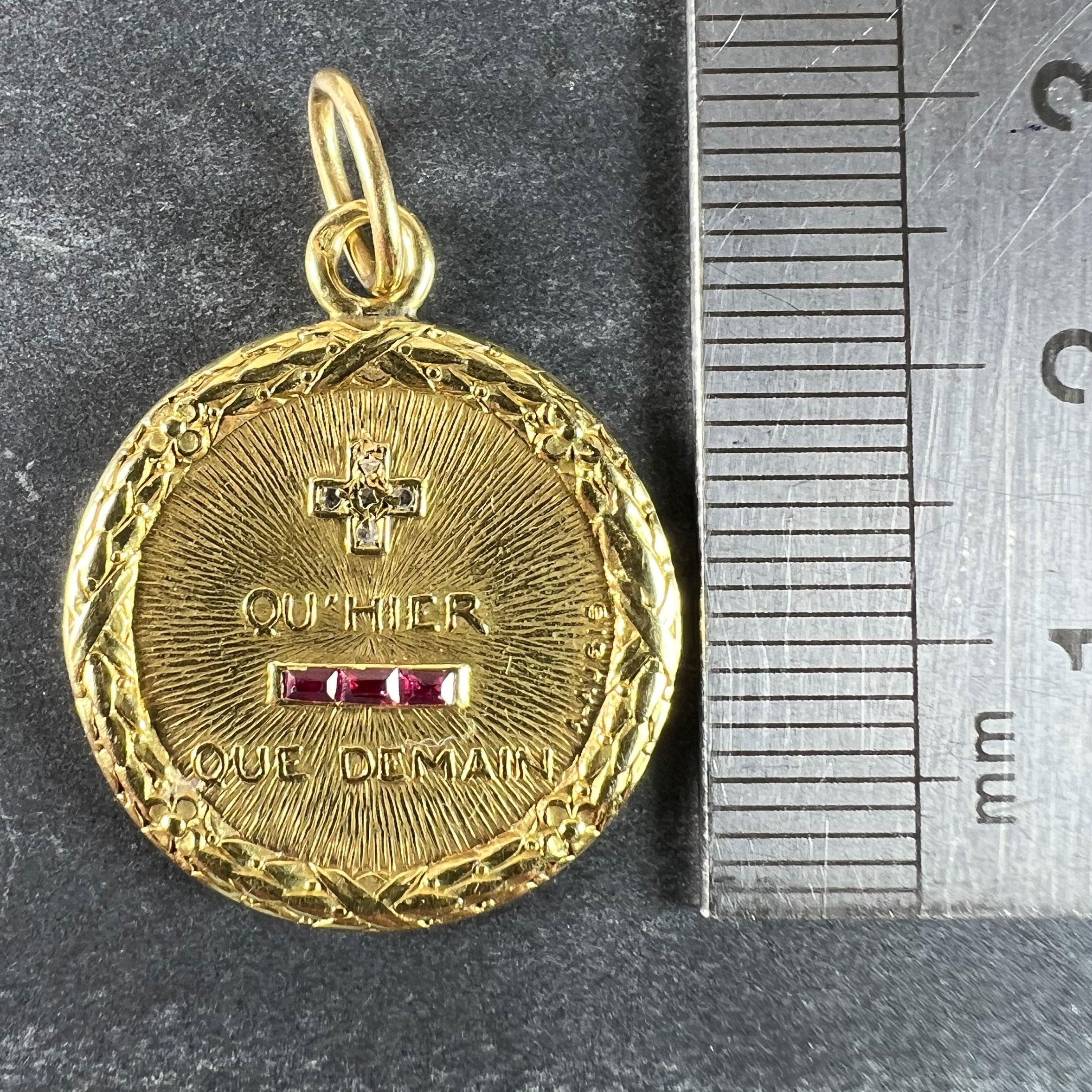 Augis French Plus Hier - Pendentif à breloques en or jaune 18 carats avec rubis et diamants en vente 5